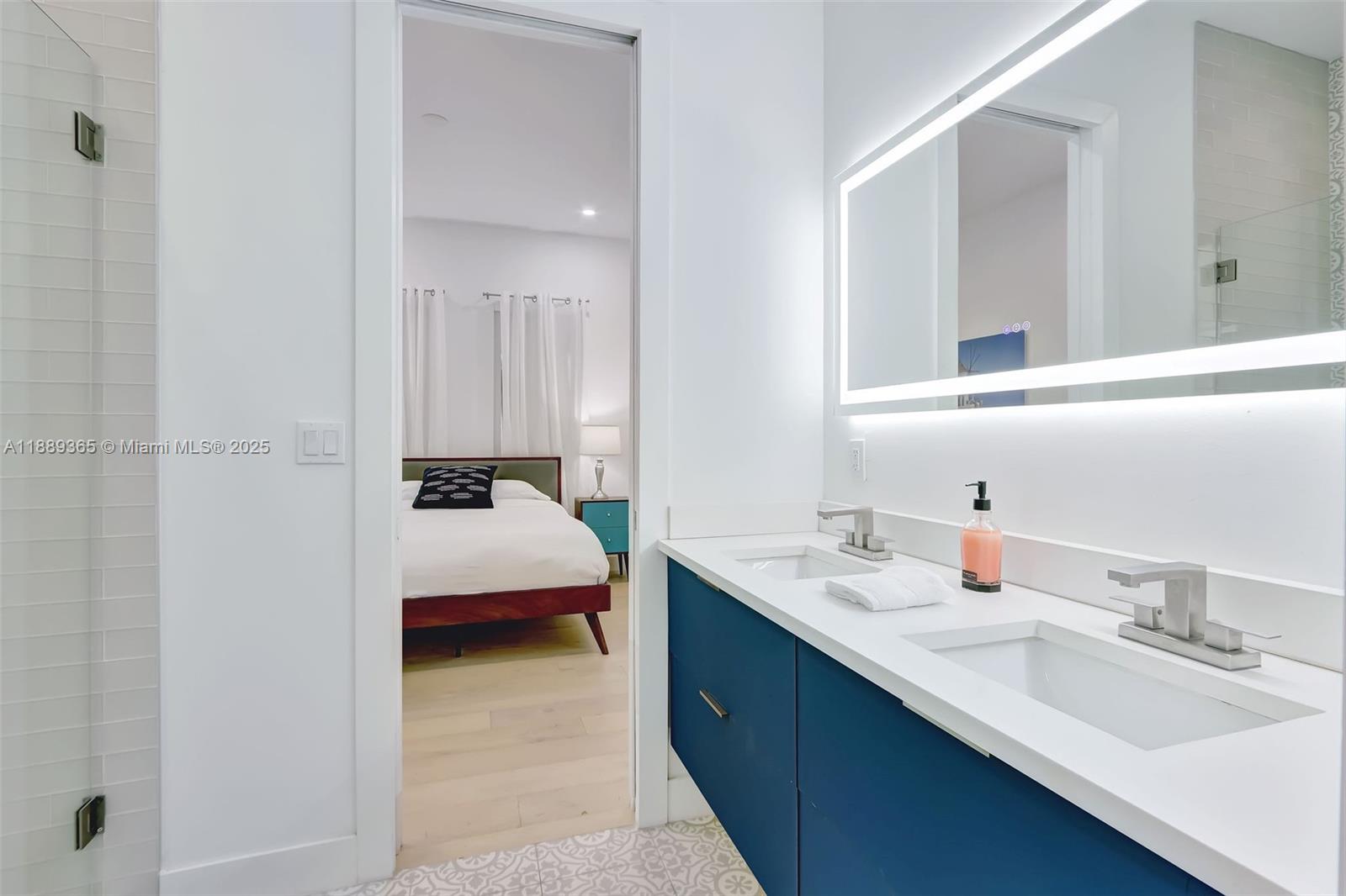 121 NW 41st St Miami, FL 33127