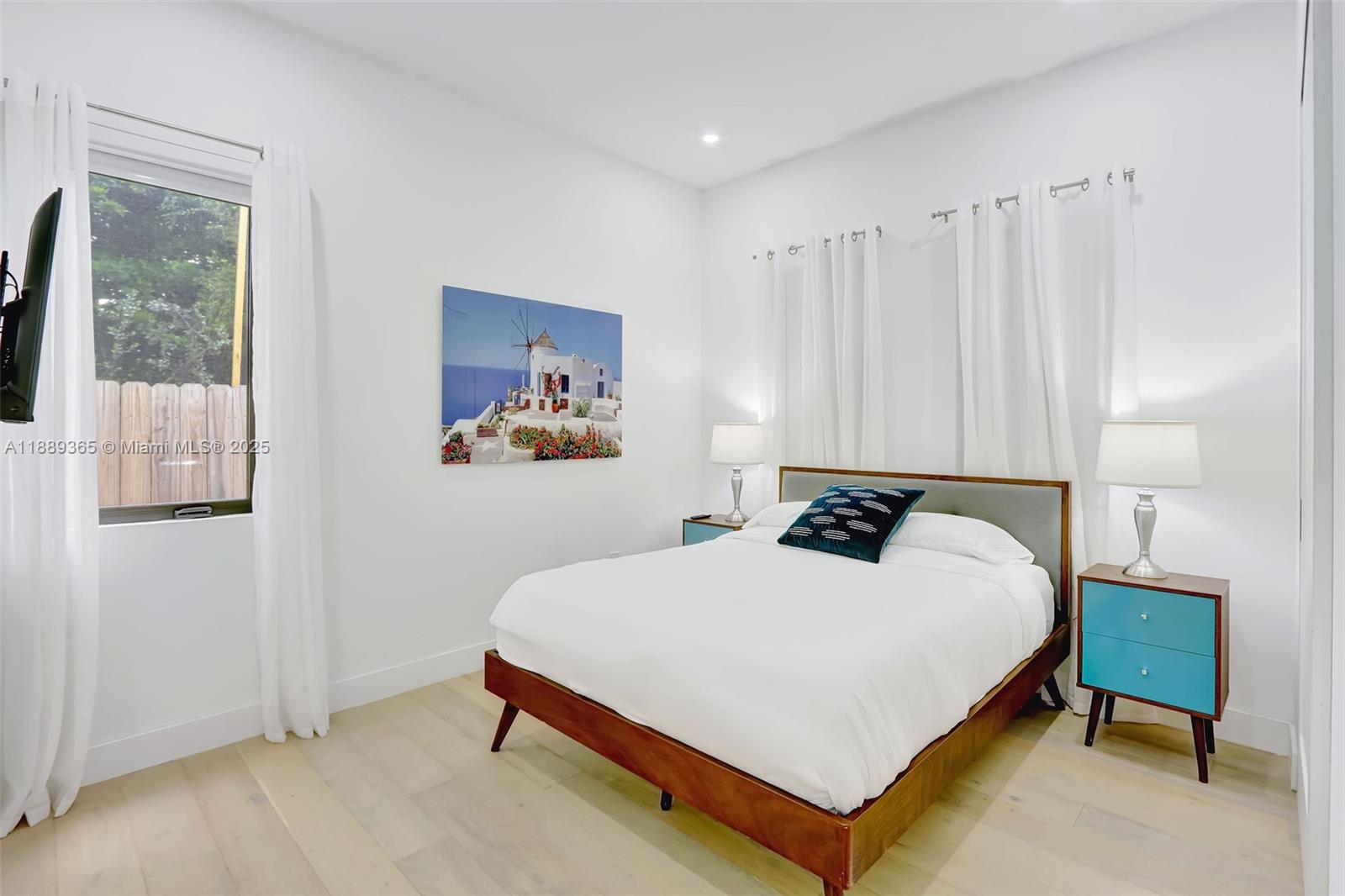 121 NW 41st St Miami, FL 33127