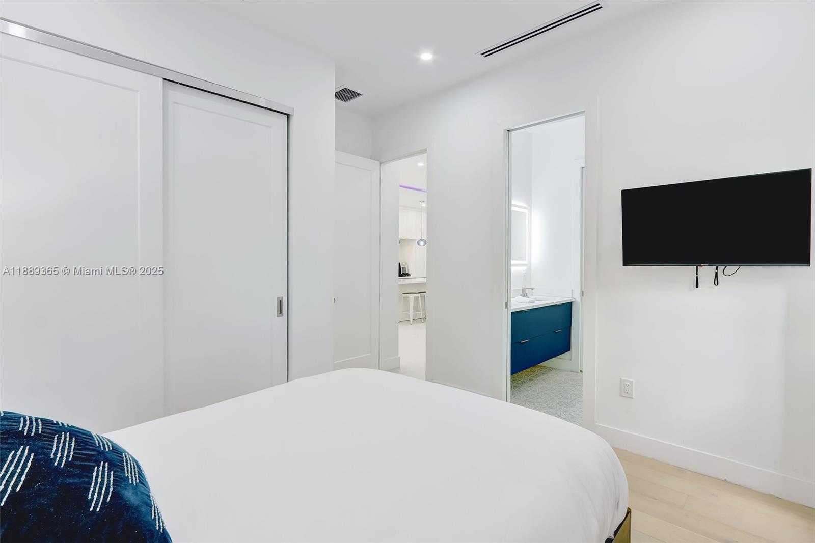 121 NW 41st St Miami, FL 33127