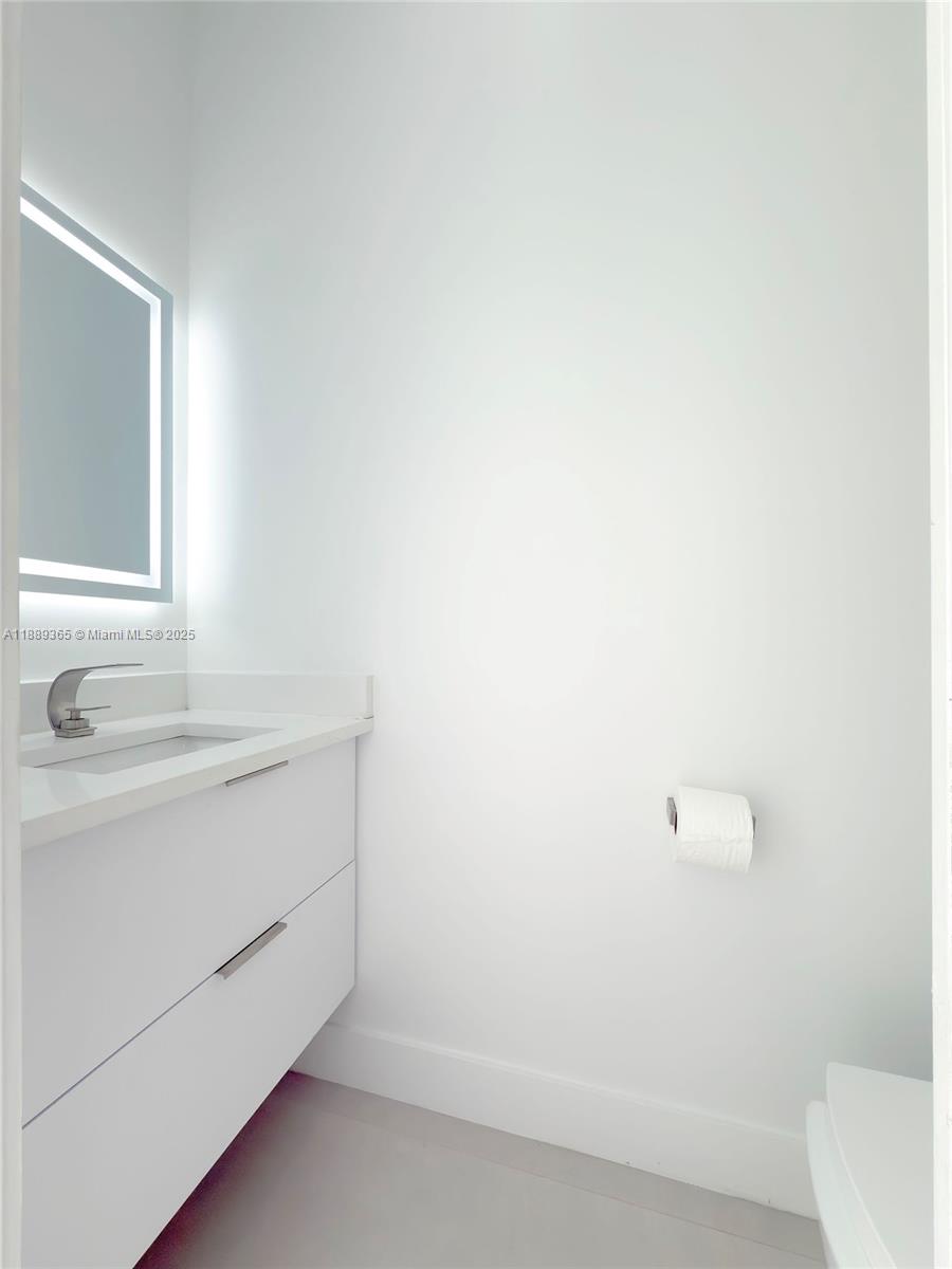 121 NW 41st St Miami, FL 33127