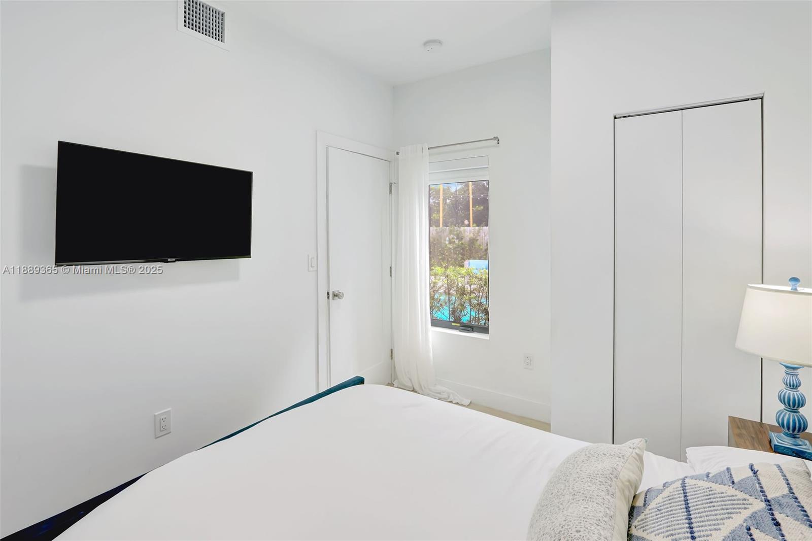 121 NW 41st St Miami, FL 33127