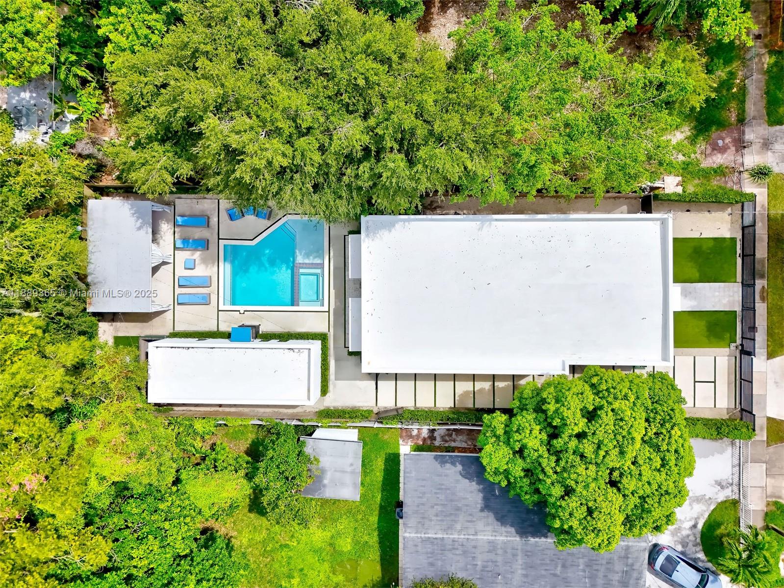 121 NW 41st St Miami, FL 33127