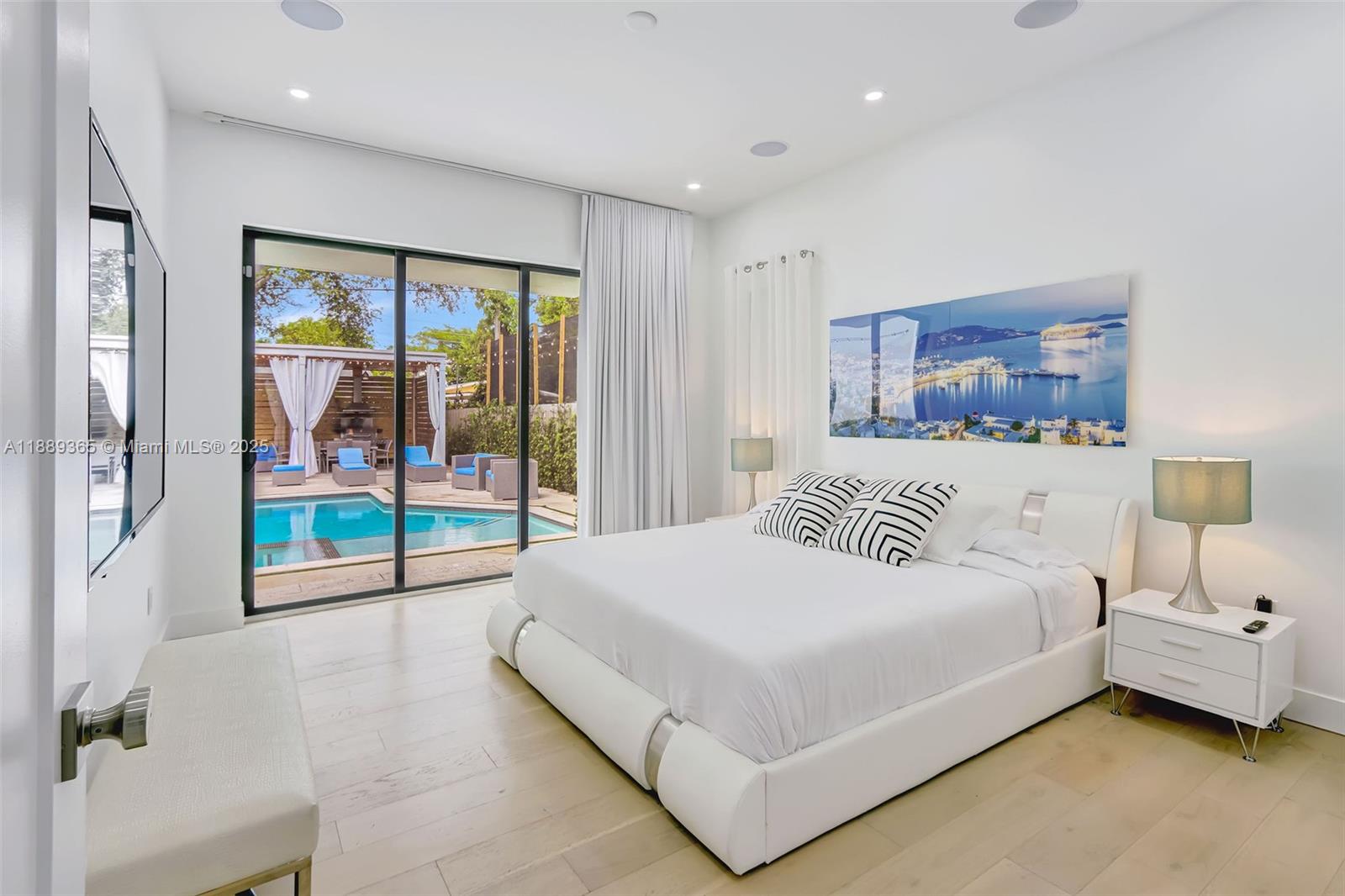 121 NW 41st St Miami, FL 33127