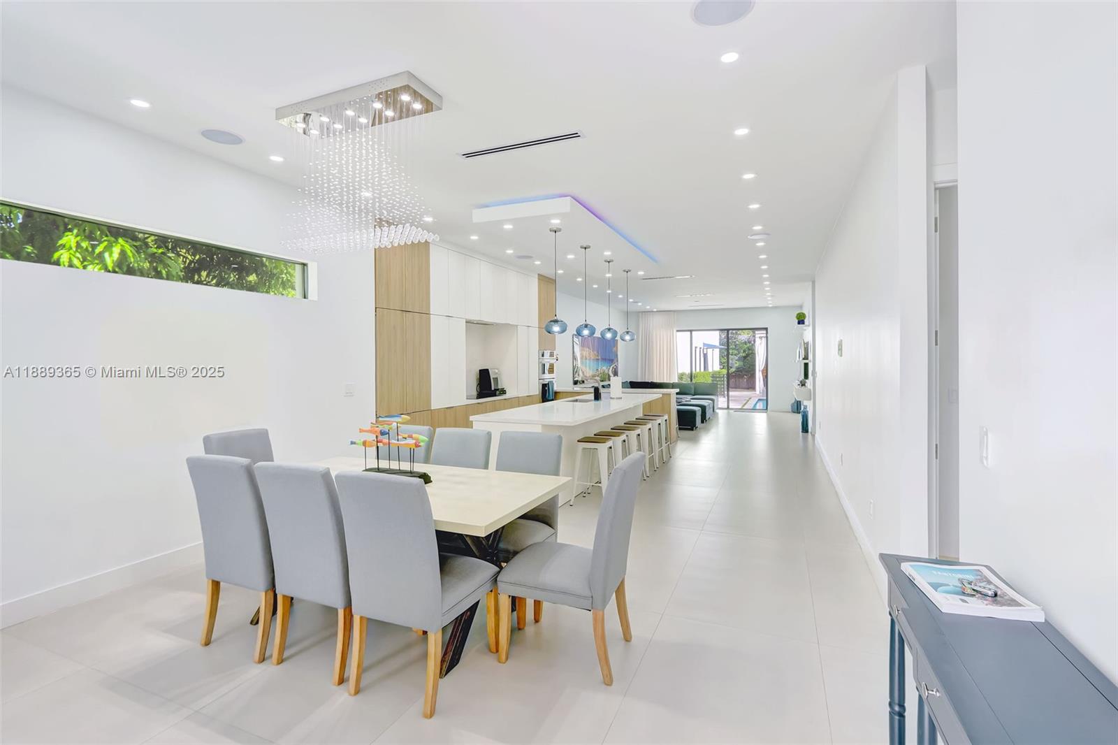 121 NW 41st St Miami, FL 33127