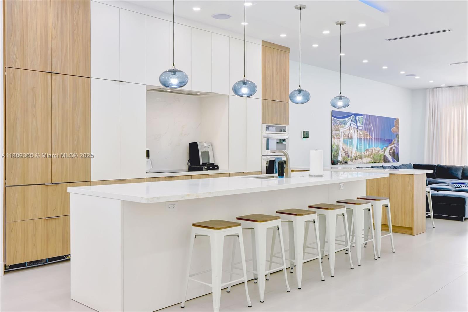 121 NW 41st St Miami, FL 33127