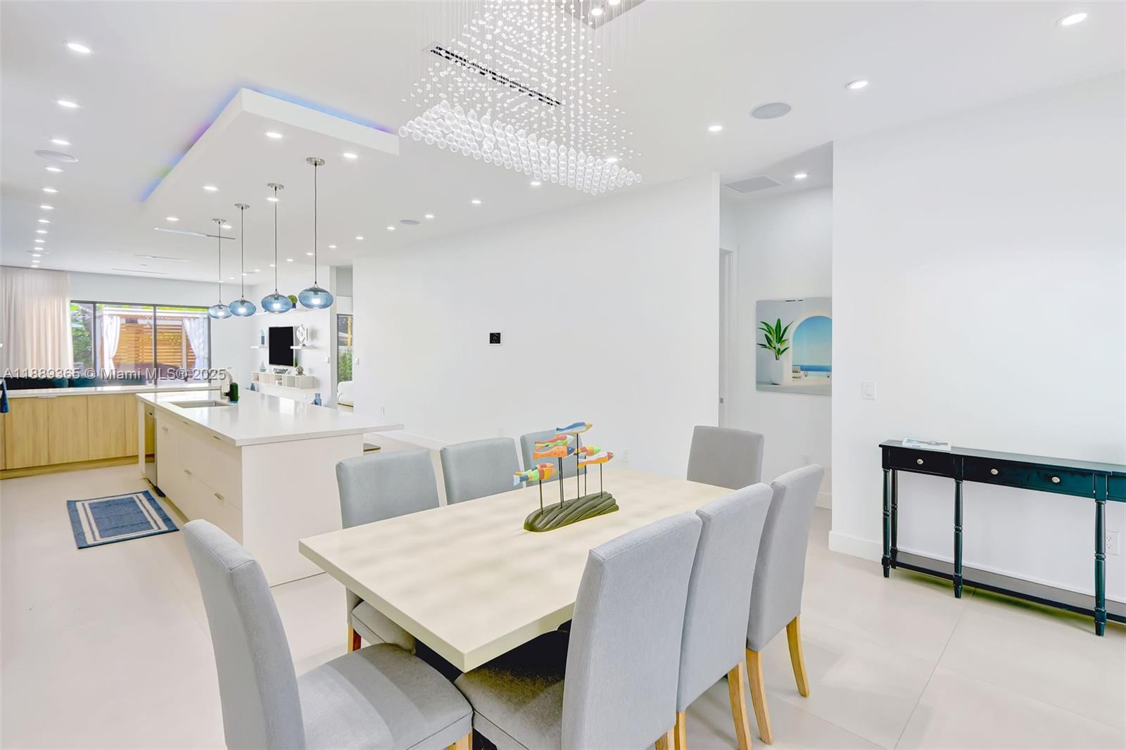 121 NW 41st St Miami, FL 33127