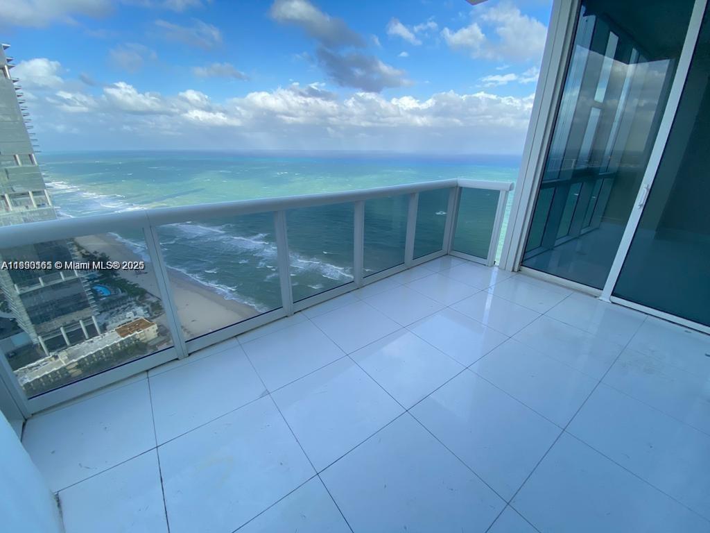 18201 Collins Ave #5402
