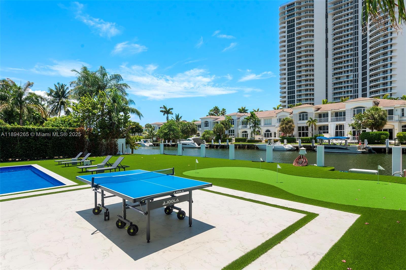 207 Holiday Dr Hallandale Beach, FL 33009