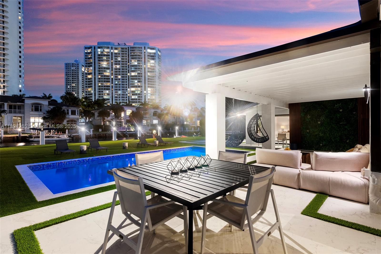 207 Holiday Dr Hallandale Beach, FL 33009