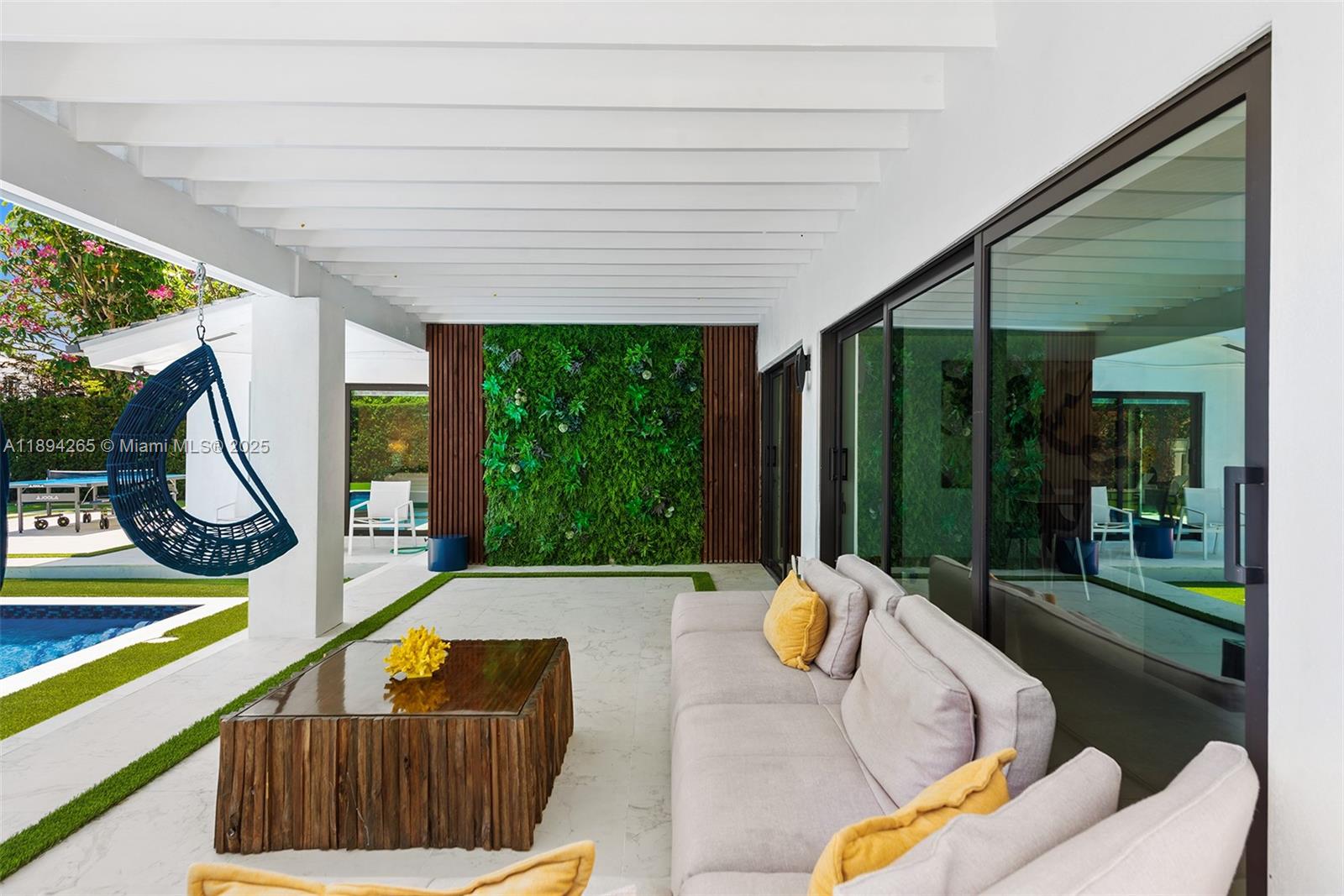 207 Holiday Dr Hallandale Beach, FL 33009