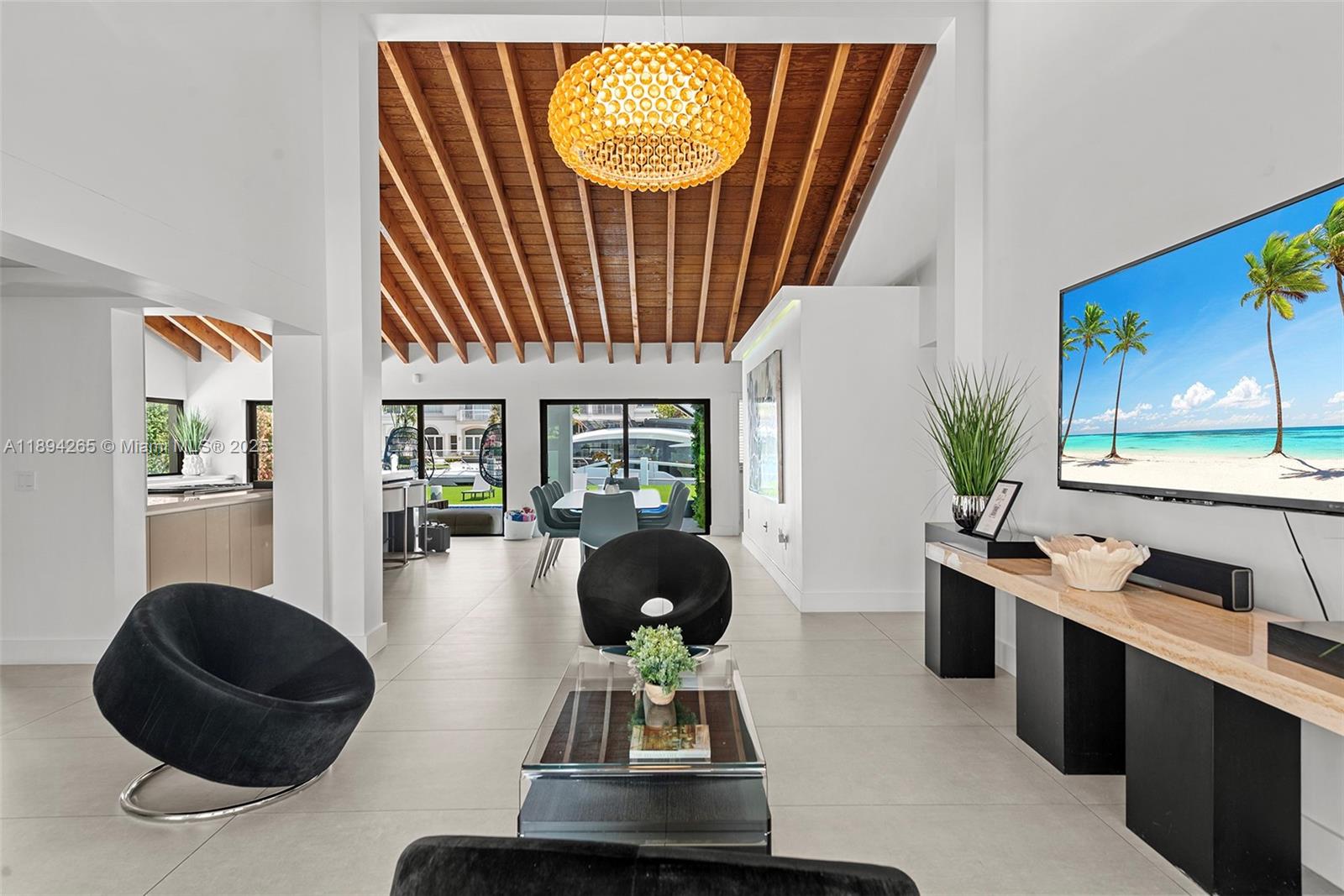 207 Holiday Dr Hallandale Beach, FL 33009