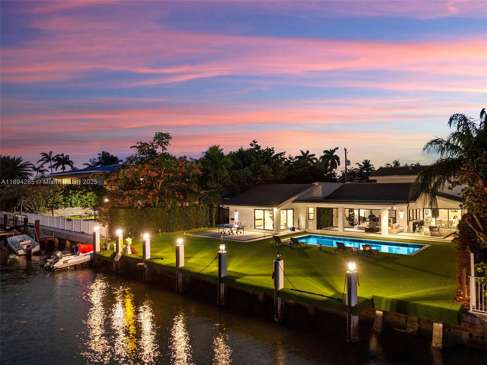 207 Holiday Dr Hallandale Beach, FL 33009