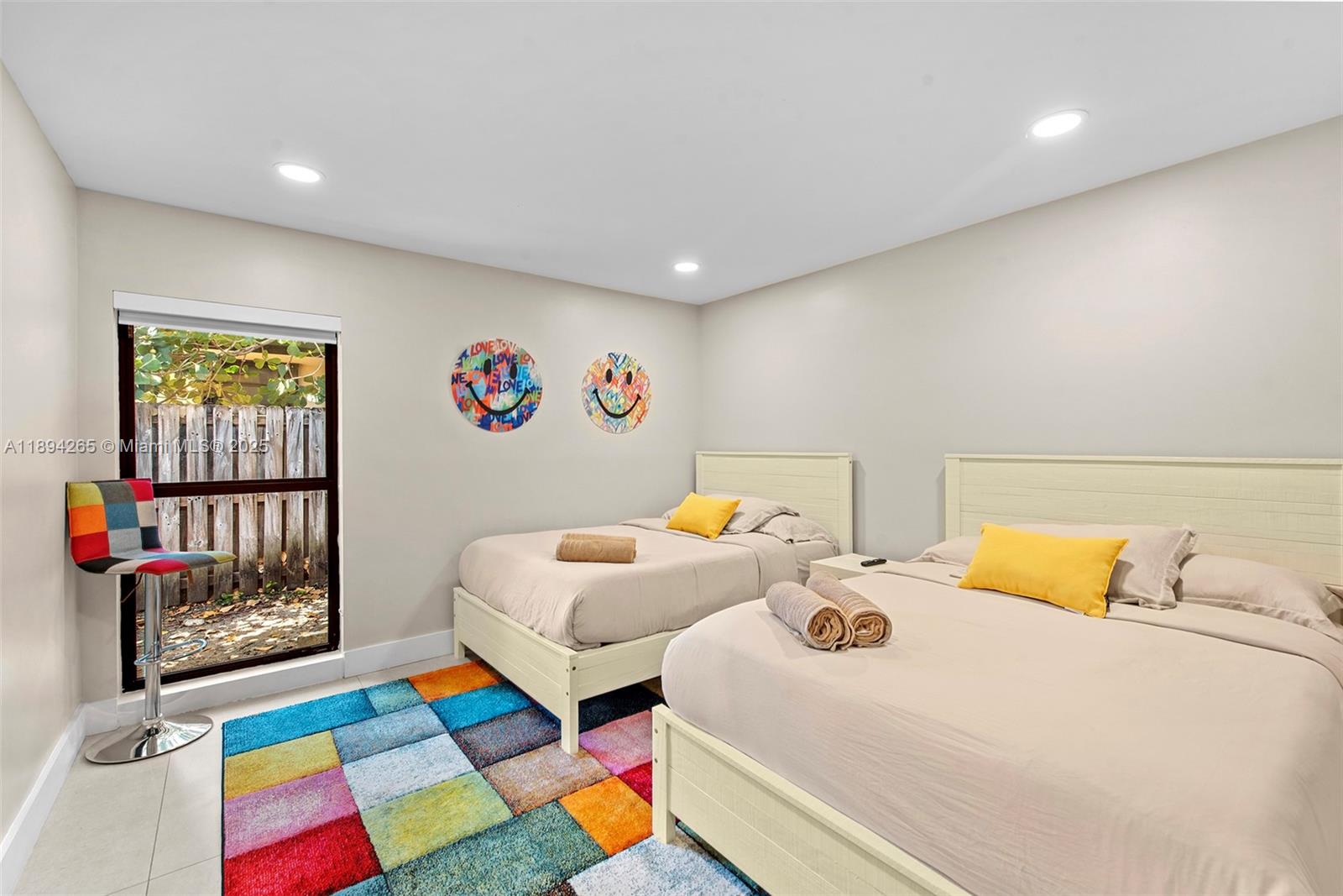 207 Holiday Dr Hallandale Beach, FL 33009