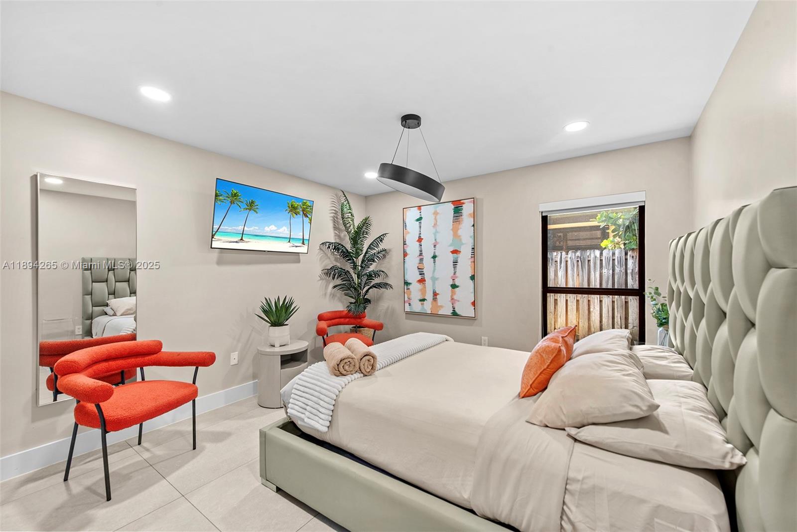 207 Holiday Dr Hallandale Beach, FL 33009