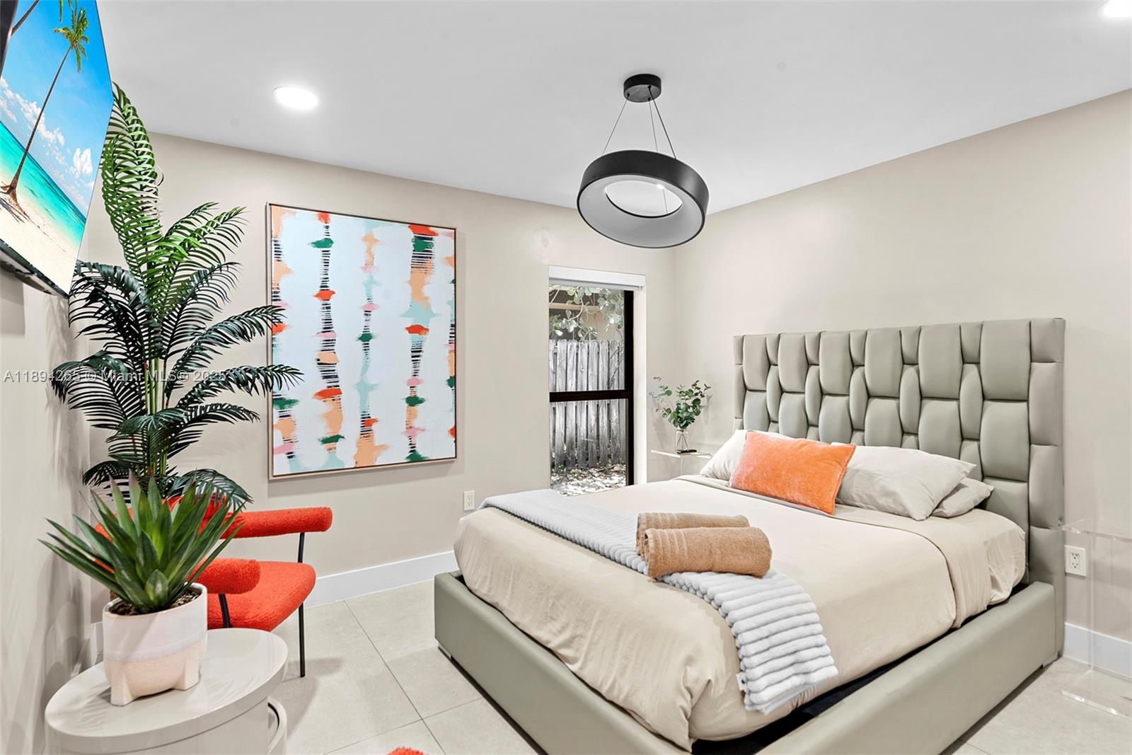 207 Holiday Dr Hallandale Beach, FL 33009