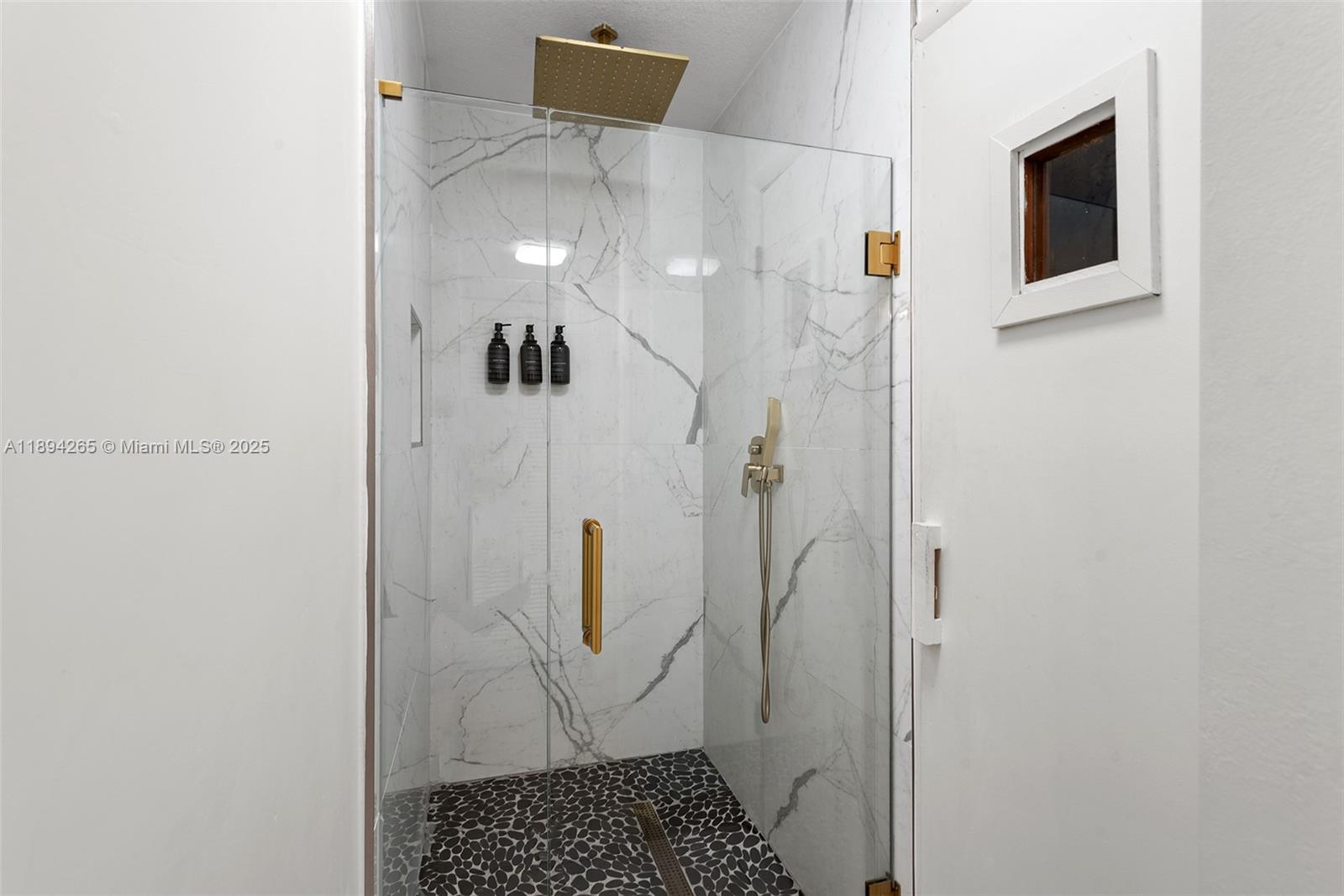 207 Holiday Dr Hallandale Beach, FL 33009