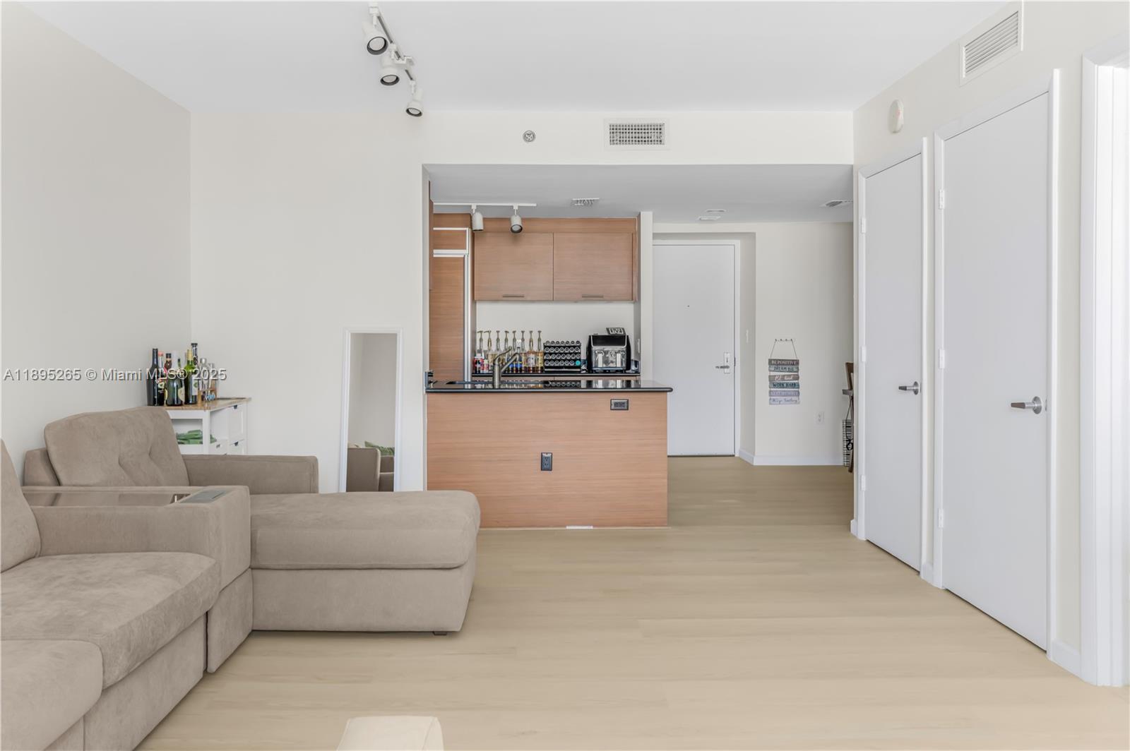 image 50 Biscayne Condominium9