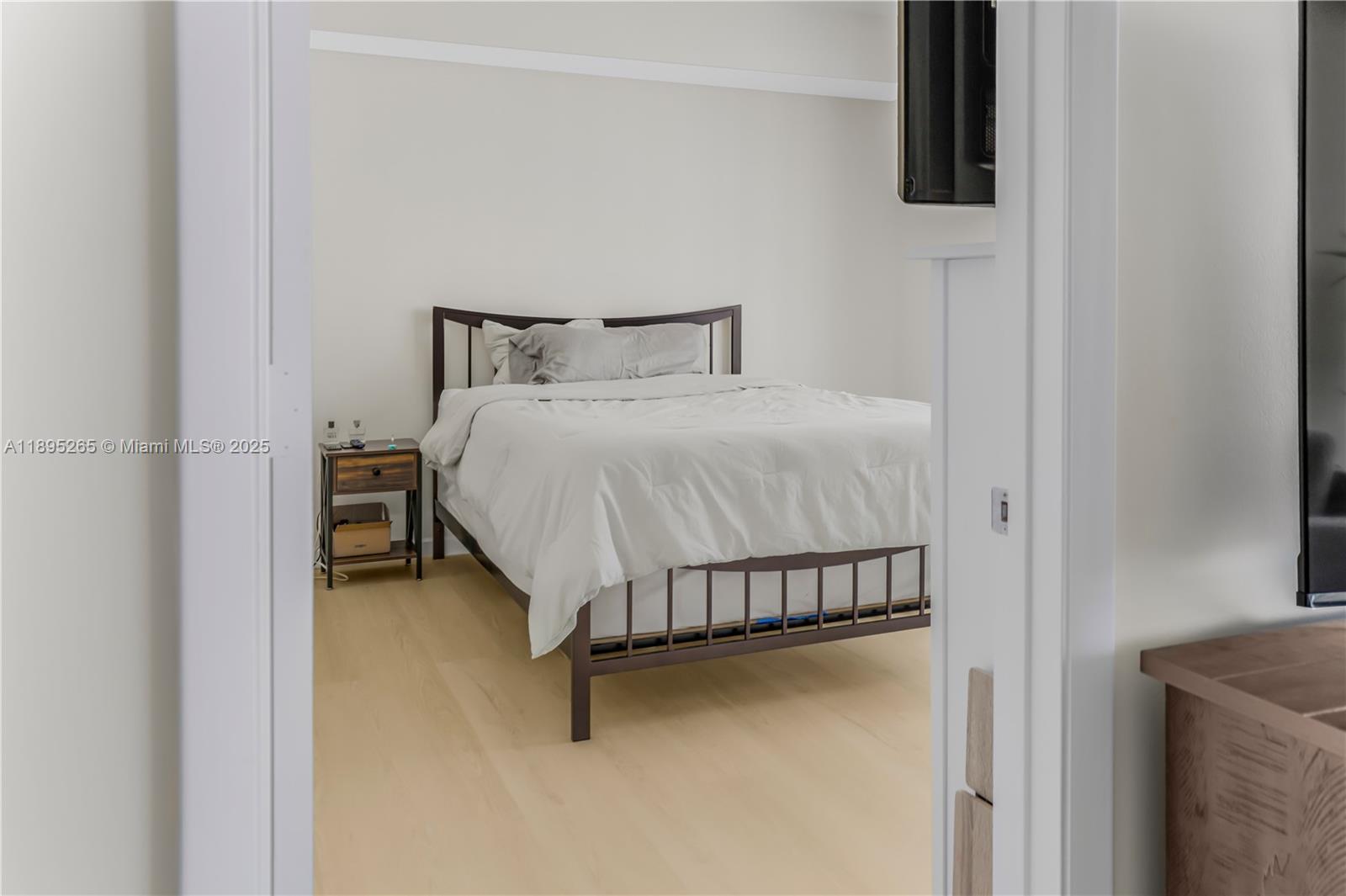 image 50 Biscayne Condominium18