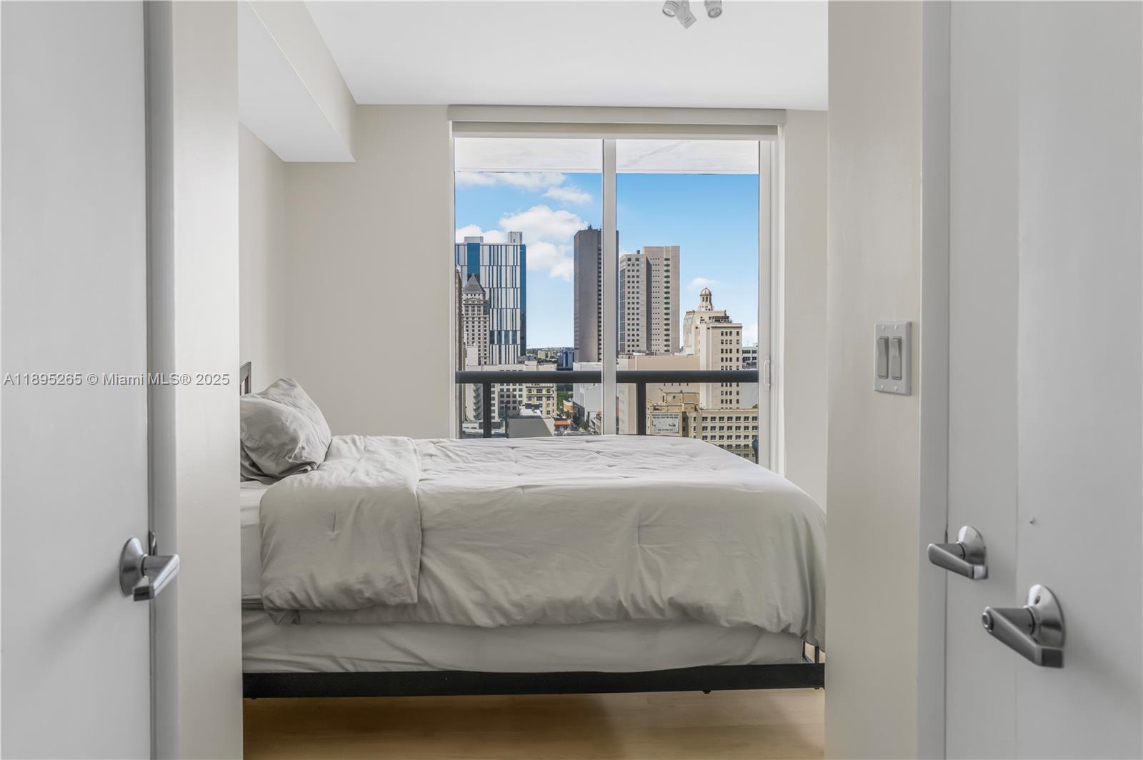 image 50 Biscayne Condominium20