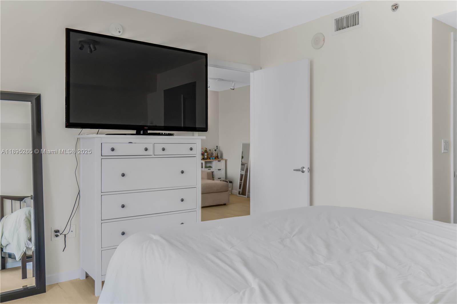 image 50 Biscayne Condominium21