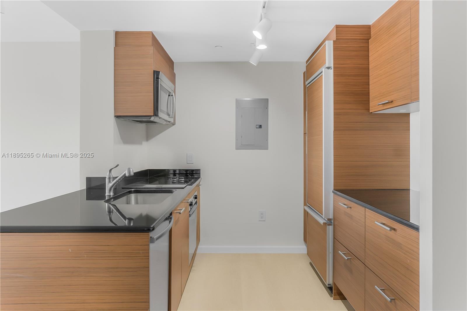 image 50 Biscayne Condominium2