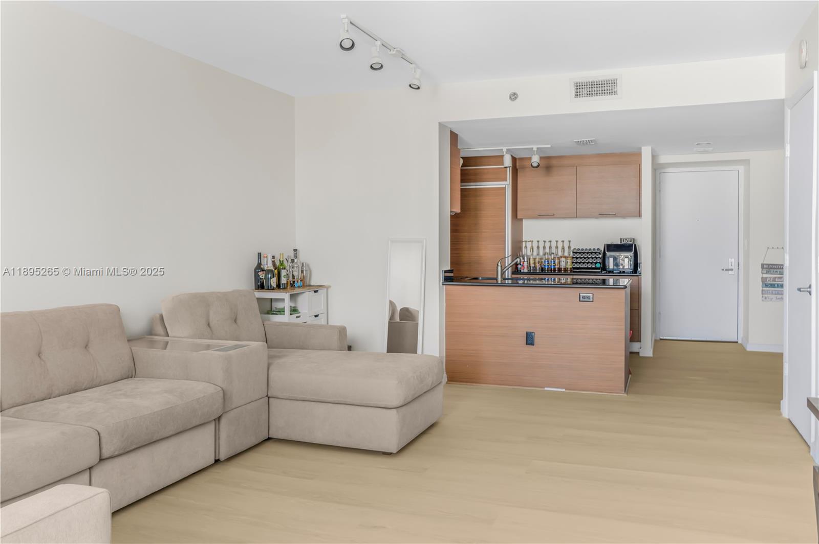 image 50 Biscayne Condominium8