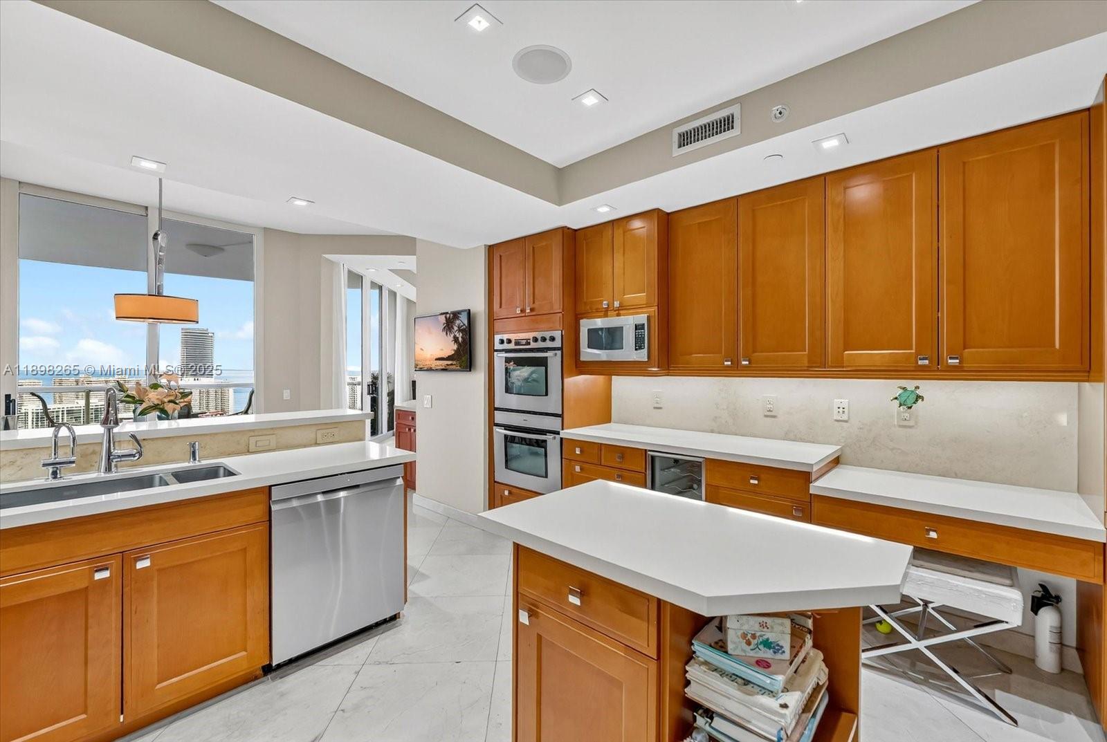 21200 Point Pl #PH 1 (2804) Aventura, FL 33180