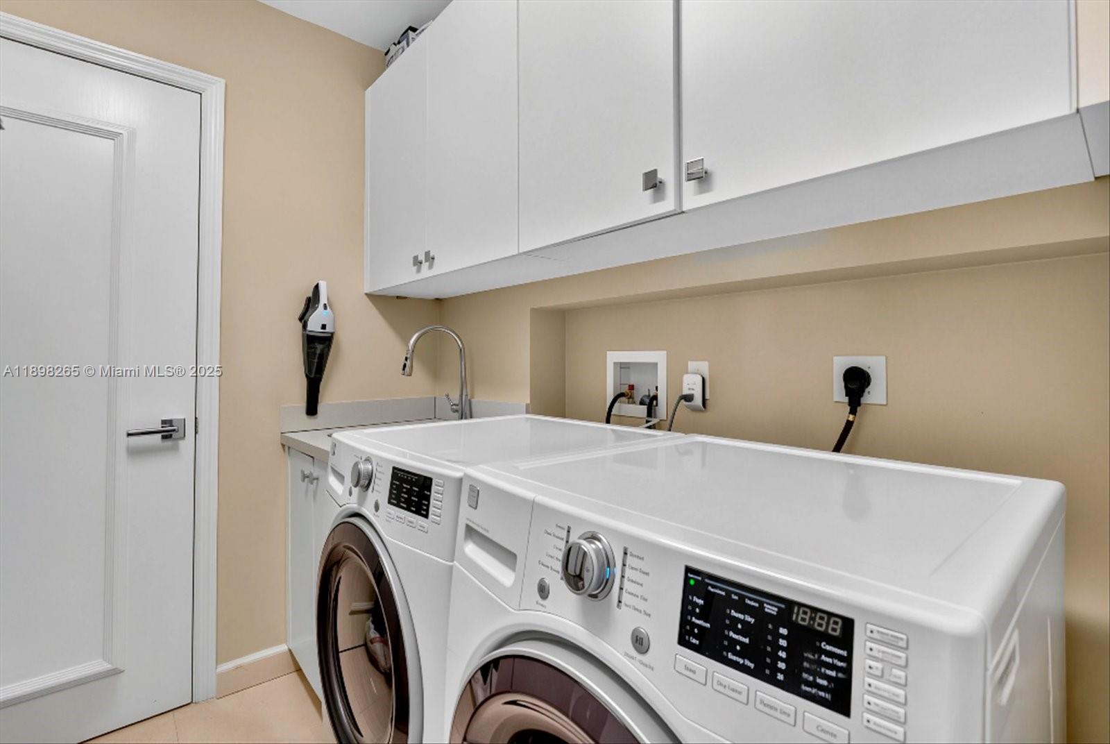 21200 Point Pl #PH 1 (2804) Aventura, FL 33180