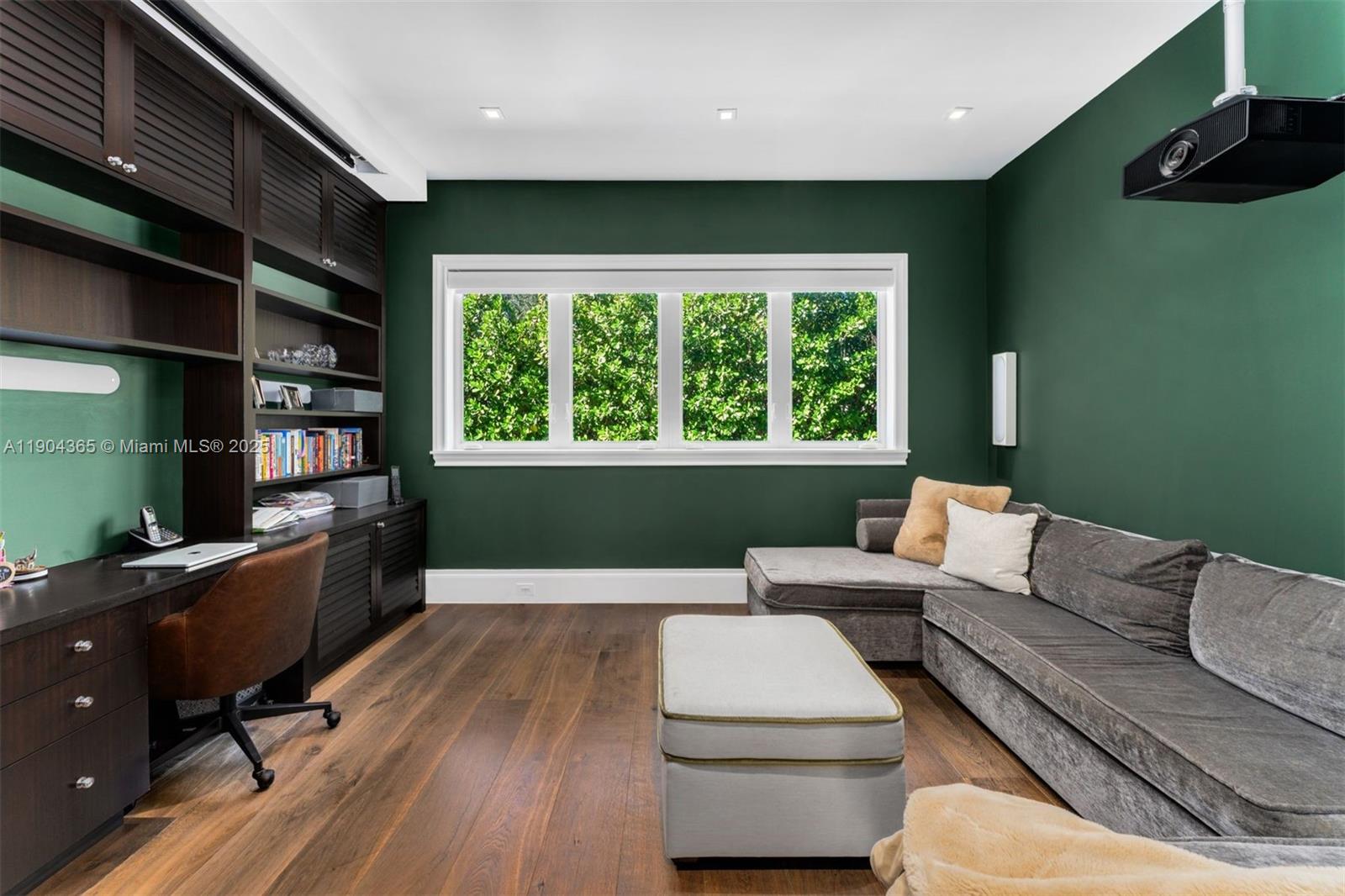 2500 Regatta Ave Miami Beach, FL 33140