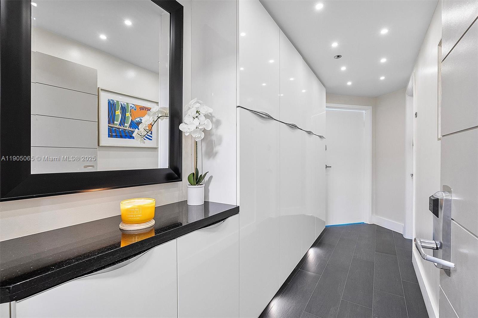 image Mutiny Park Condo/arya9