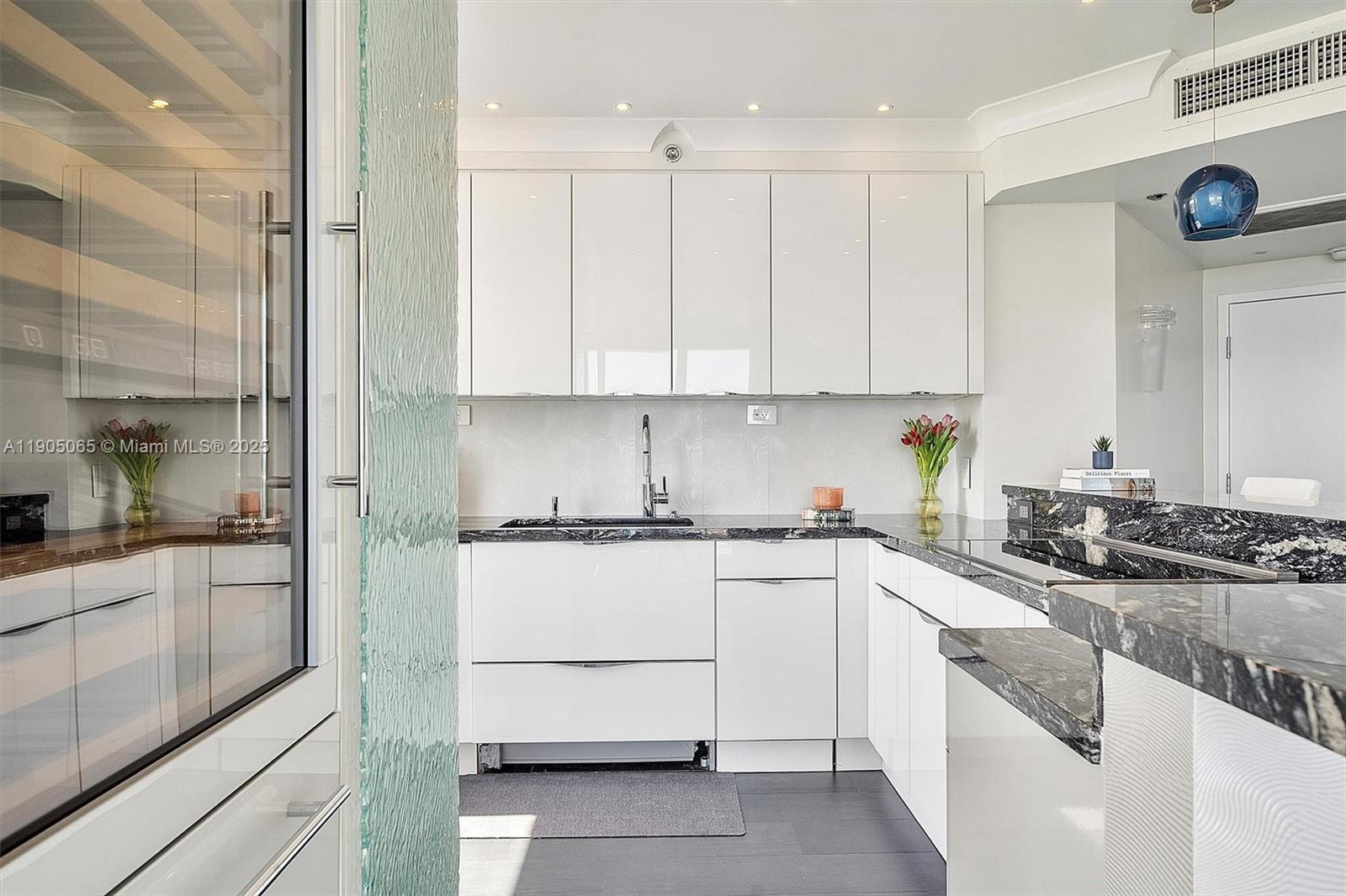 image Mutiny Park Condo/arya17