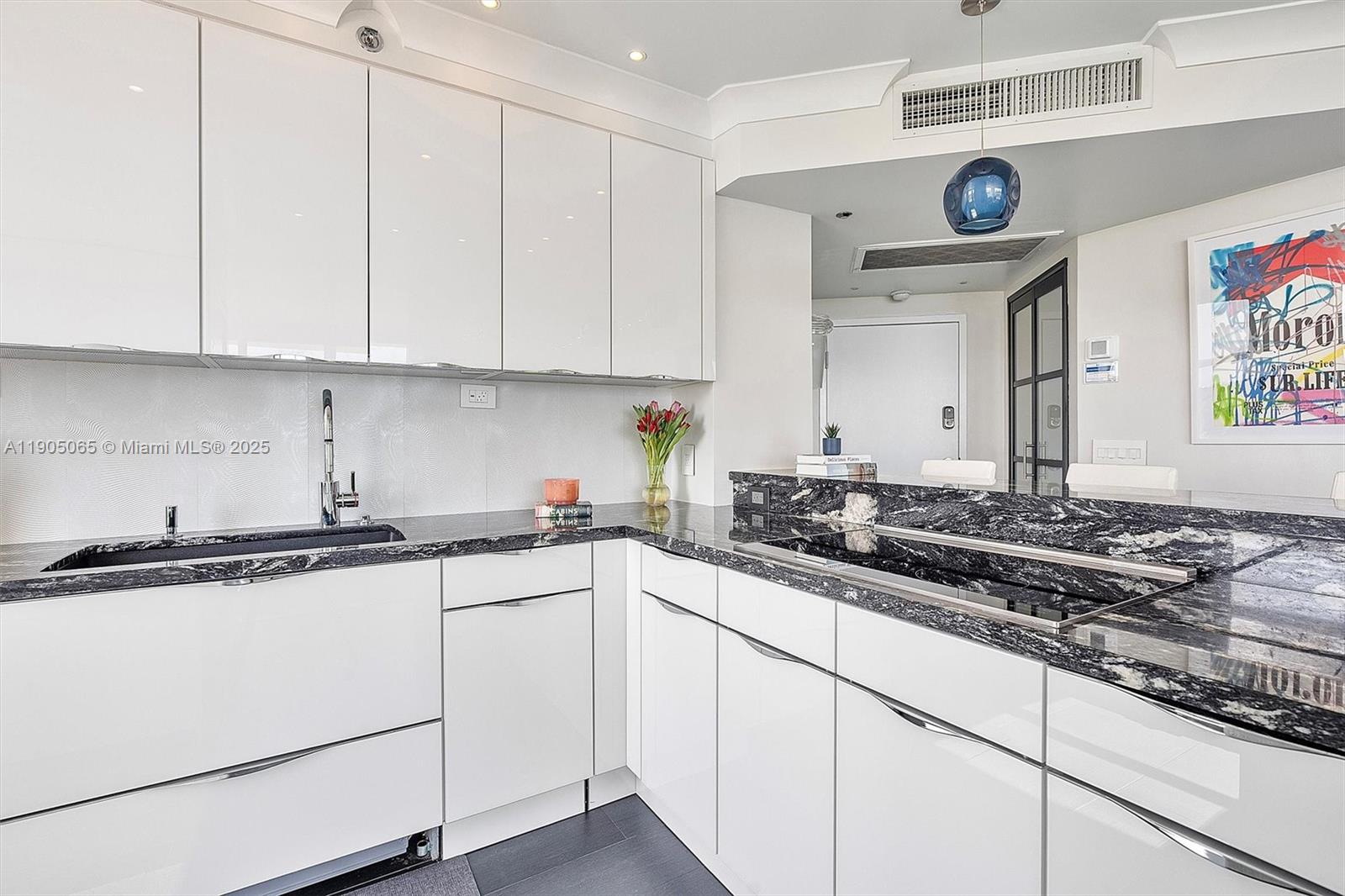 image Mutiny Park Condo/arya18