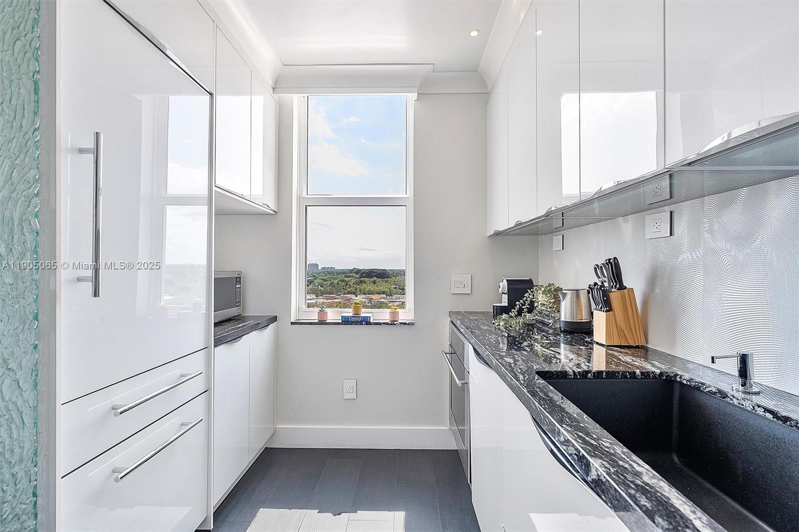 image Mutiny Park Condo/arya20