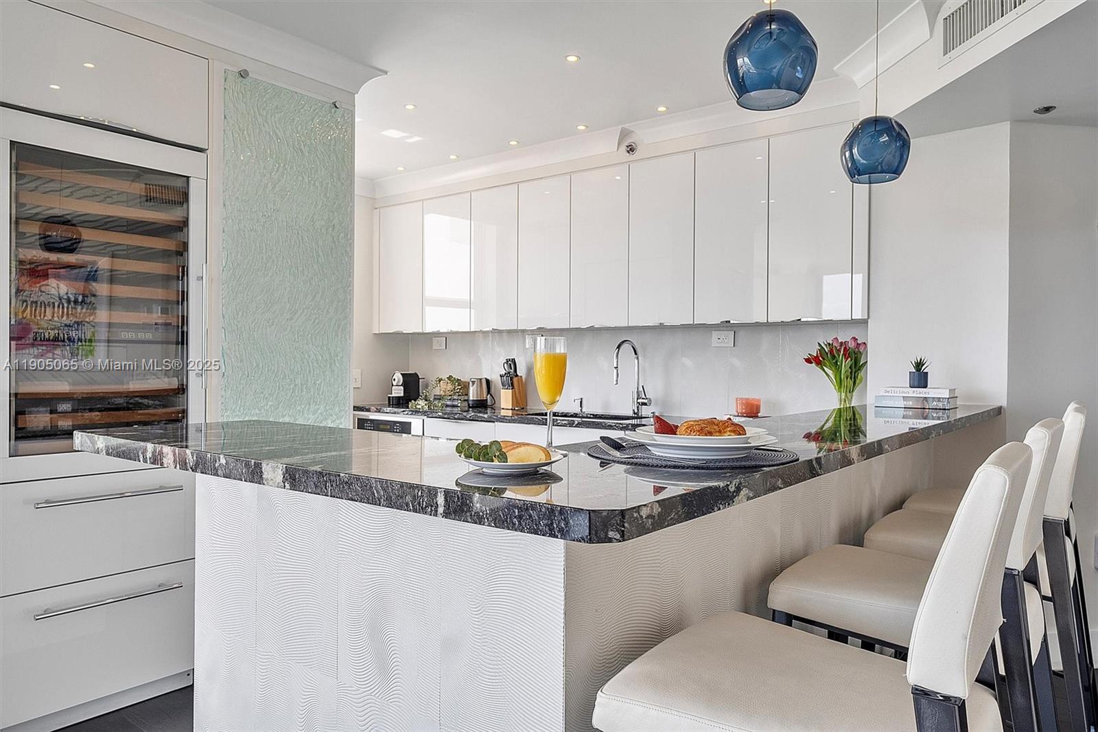 image Mutiny Park Condo/arya35