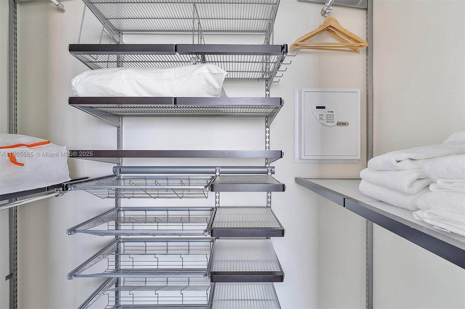 image Mutiny Park Condo/arya47