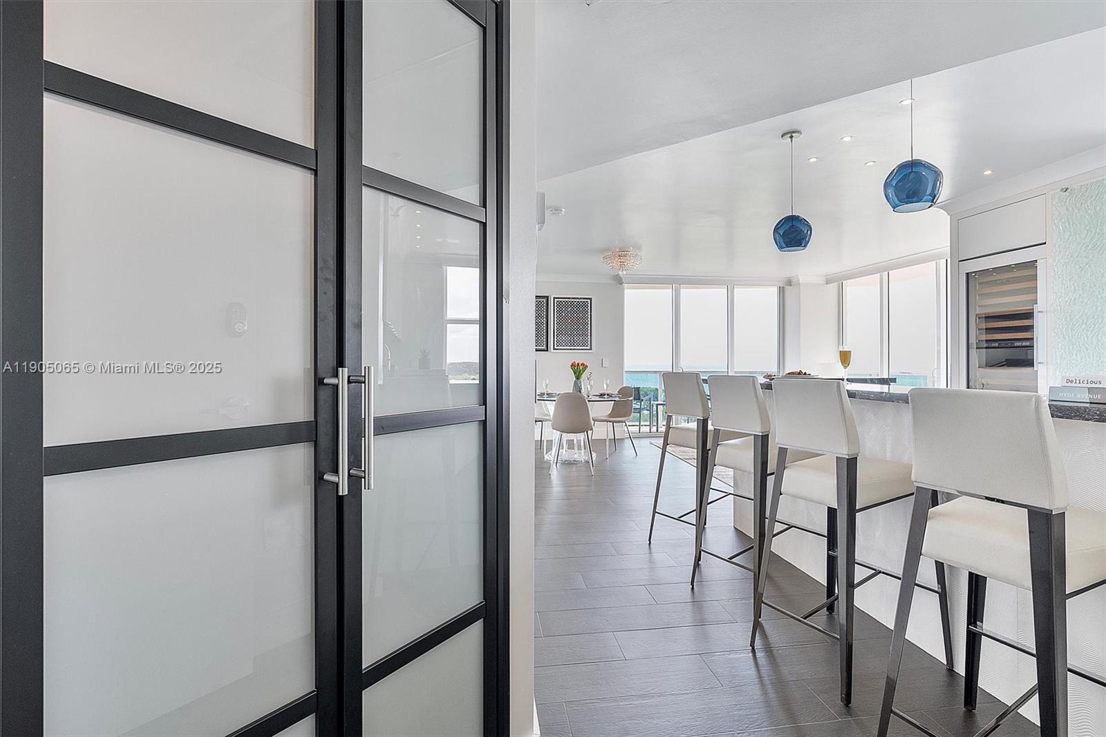 image Mutiny Park Condo/arya4