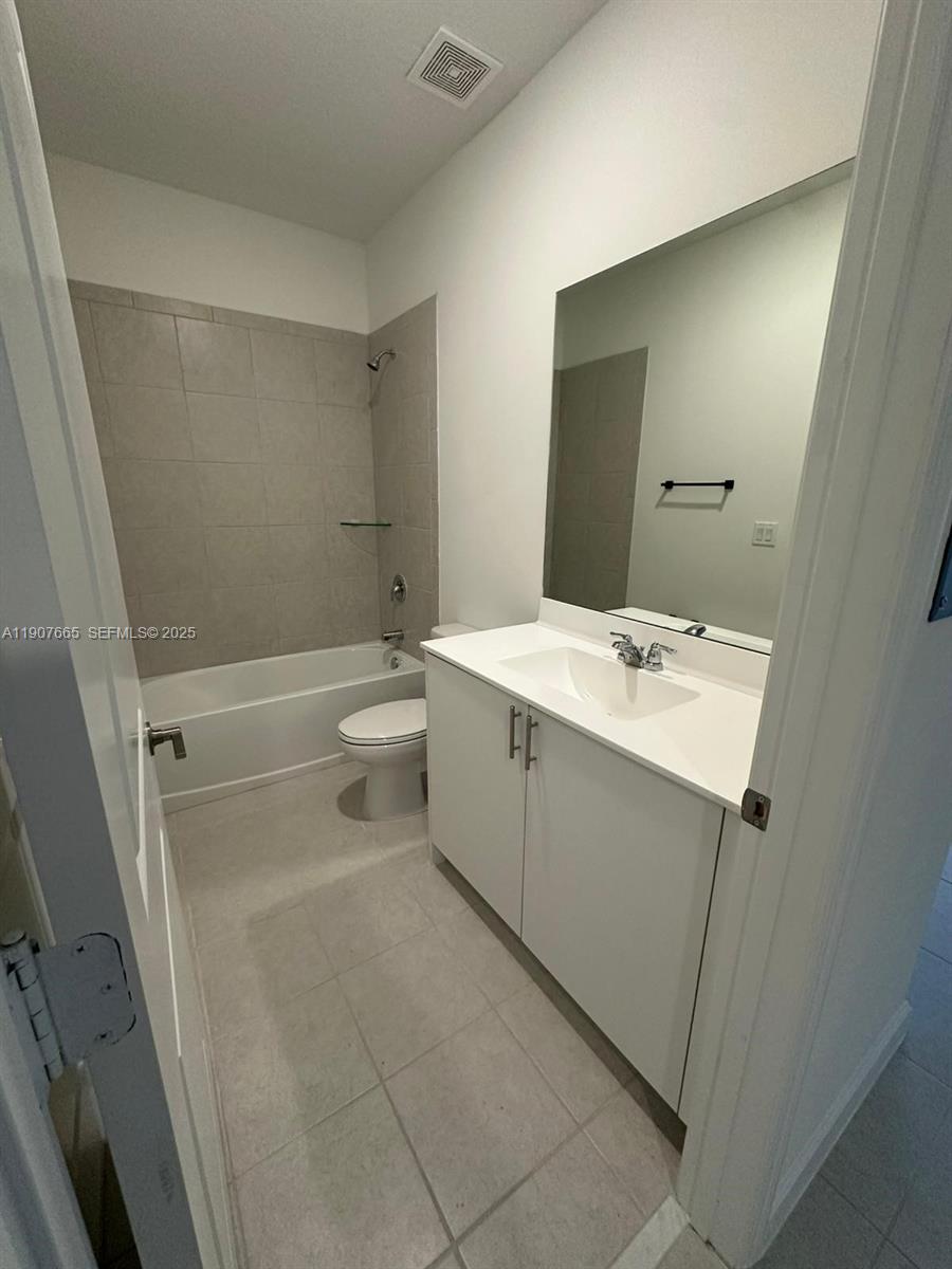 12848 SW 232nd Ter Miami, FL 33032