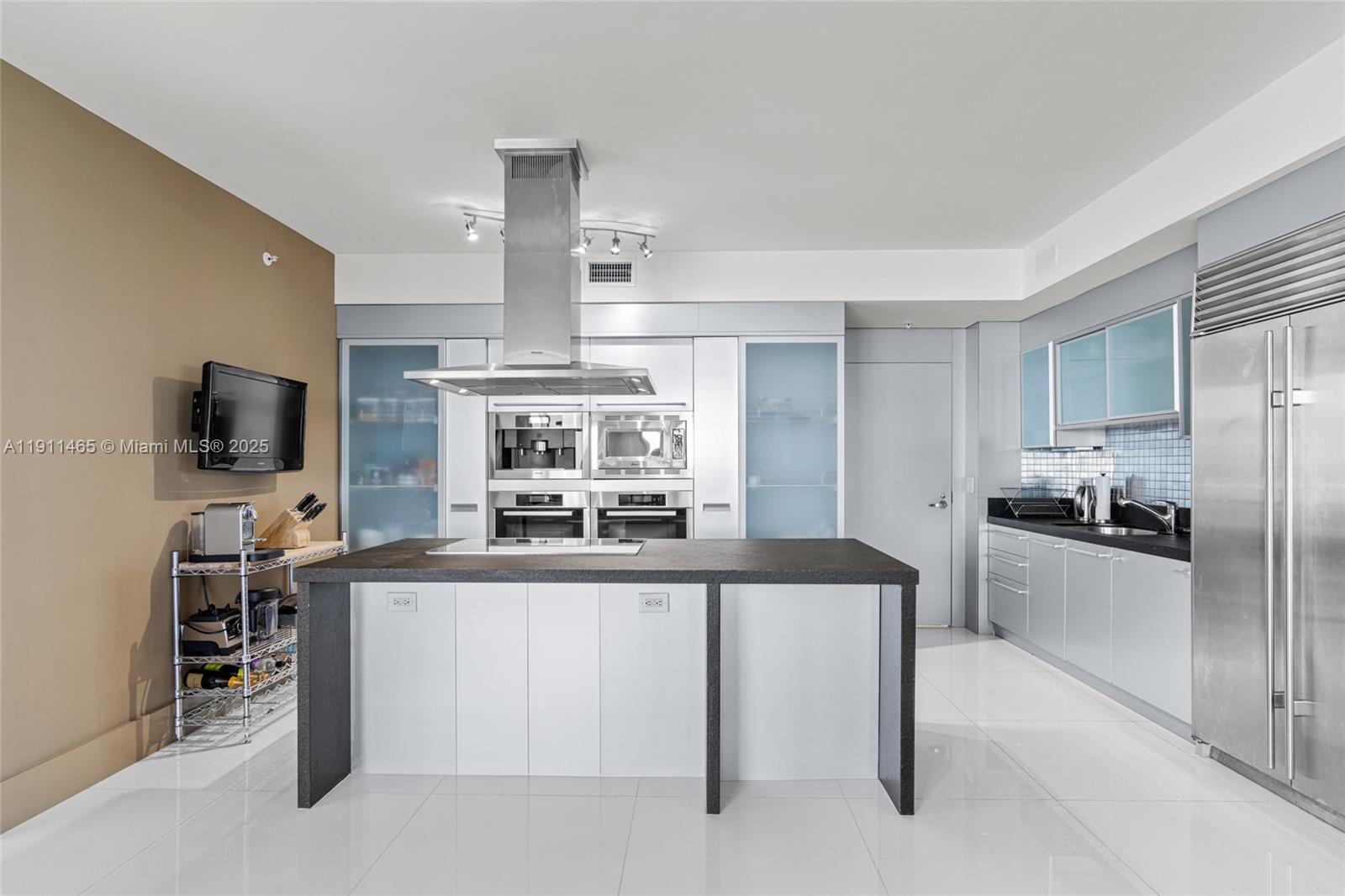 18201 Collins Ave #709 Sunny Isles Beach, FL 33160