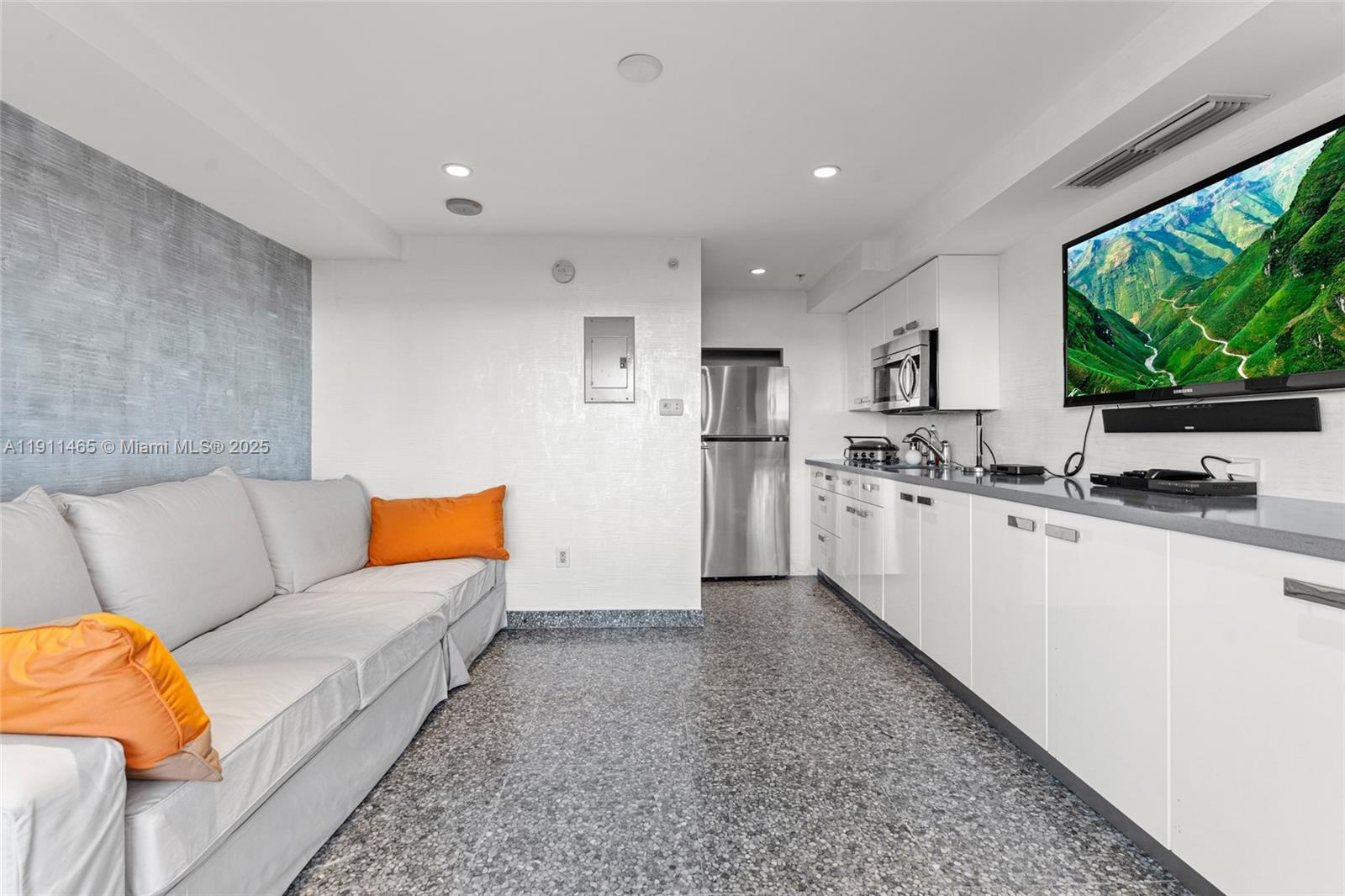 18201 Collins Ave #709 Sunny Isles Beach, FL 33160