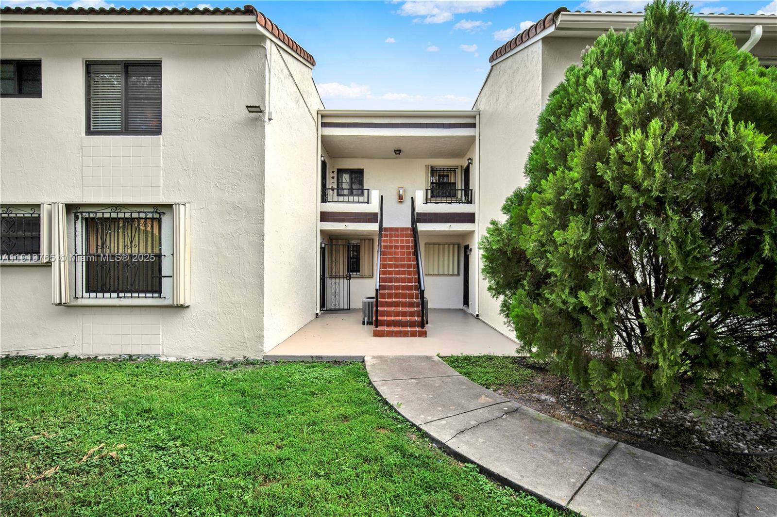 10857 NW 7th St #24-17