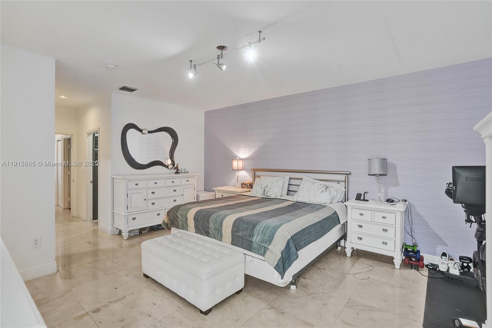 18450 NE 30th Pl Aventura, FL 33160