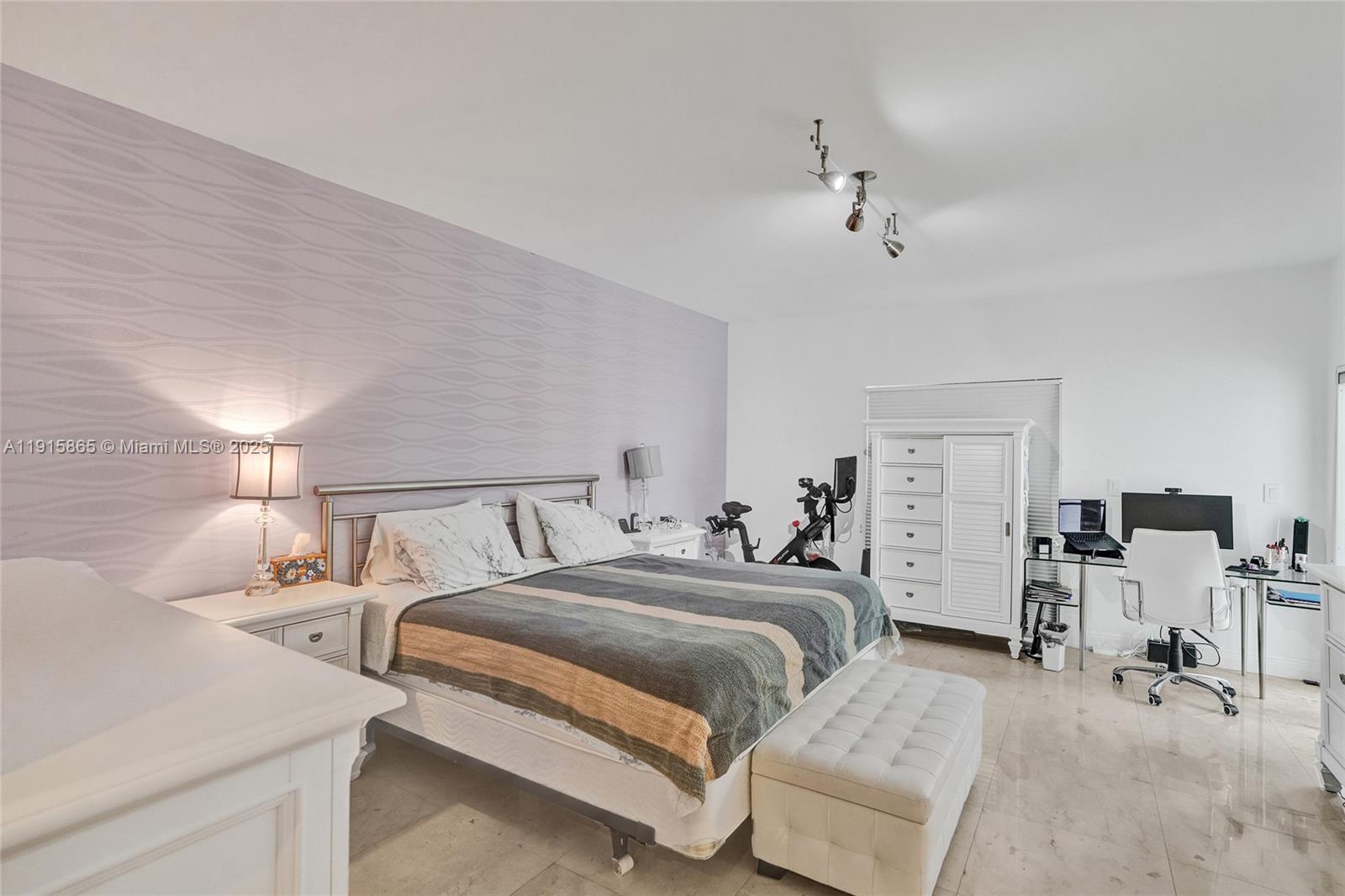 18450 NE 30th Pl Aventura, FL 33160