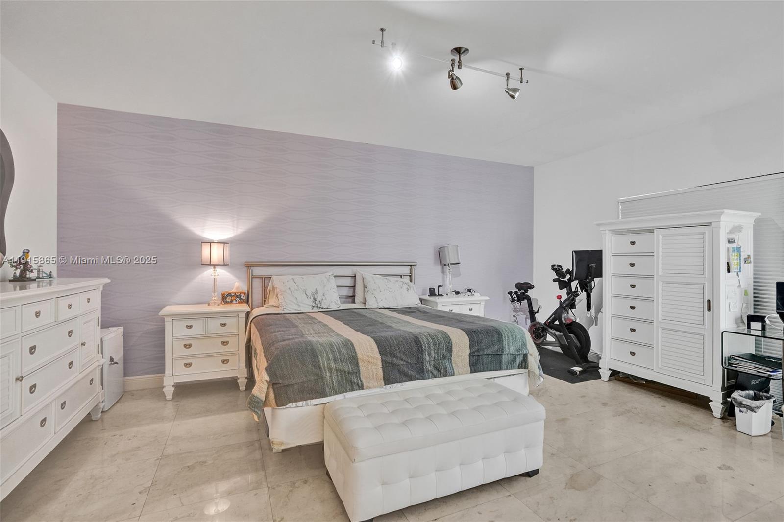 18450 NE 30th Pl Aventura, FL 33160