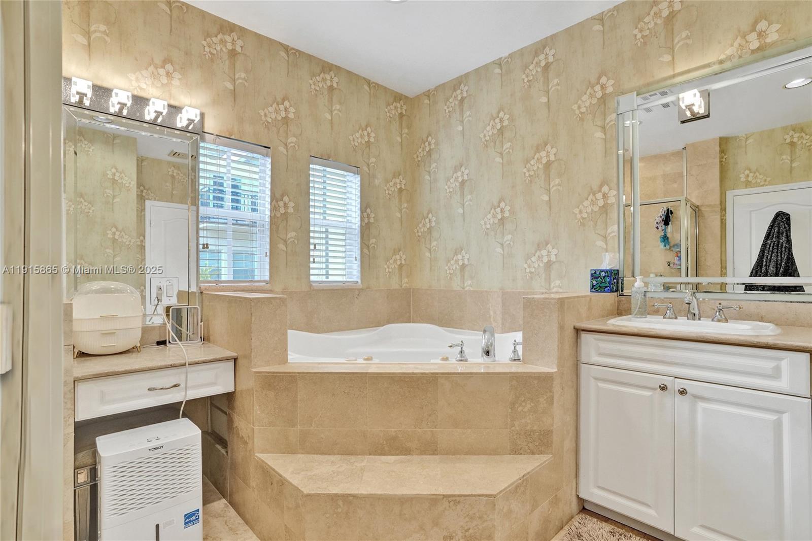 18450 NE 30th Pl Aventura, FL 33160