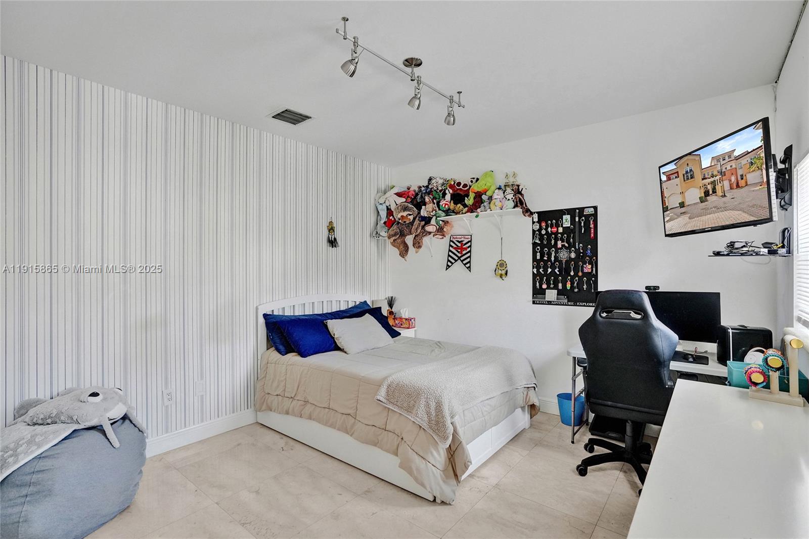 18450 NE 30th Pl Aventura, FL 33160