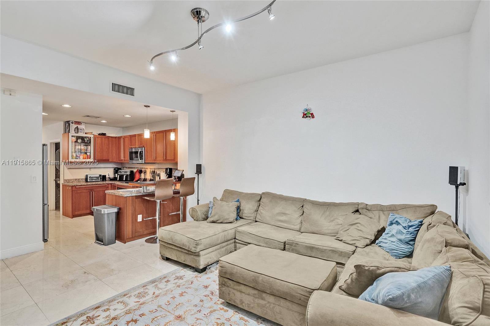 18450 NE 30th Pl Aventura, FL 33160