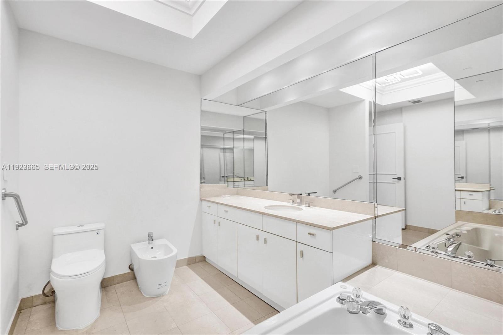 10101 Collins Ave #17A Bal Harbour, FL 33154