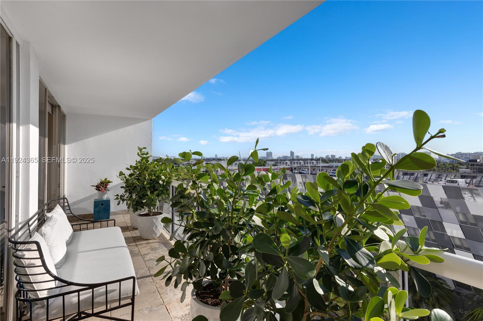 1800 Sunset Harbour Dr #803 Miami Beach, FL 33139