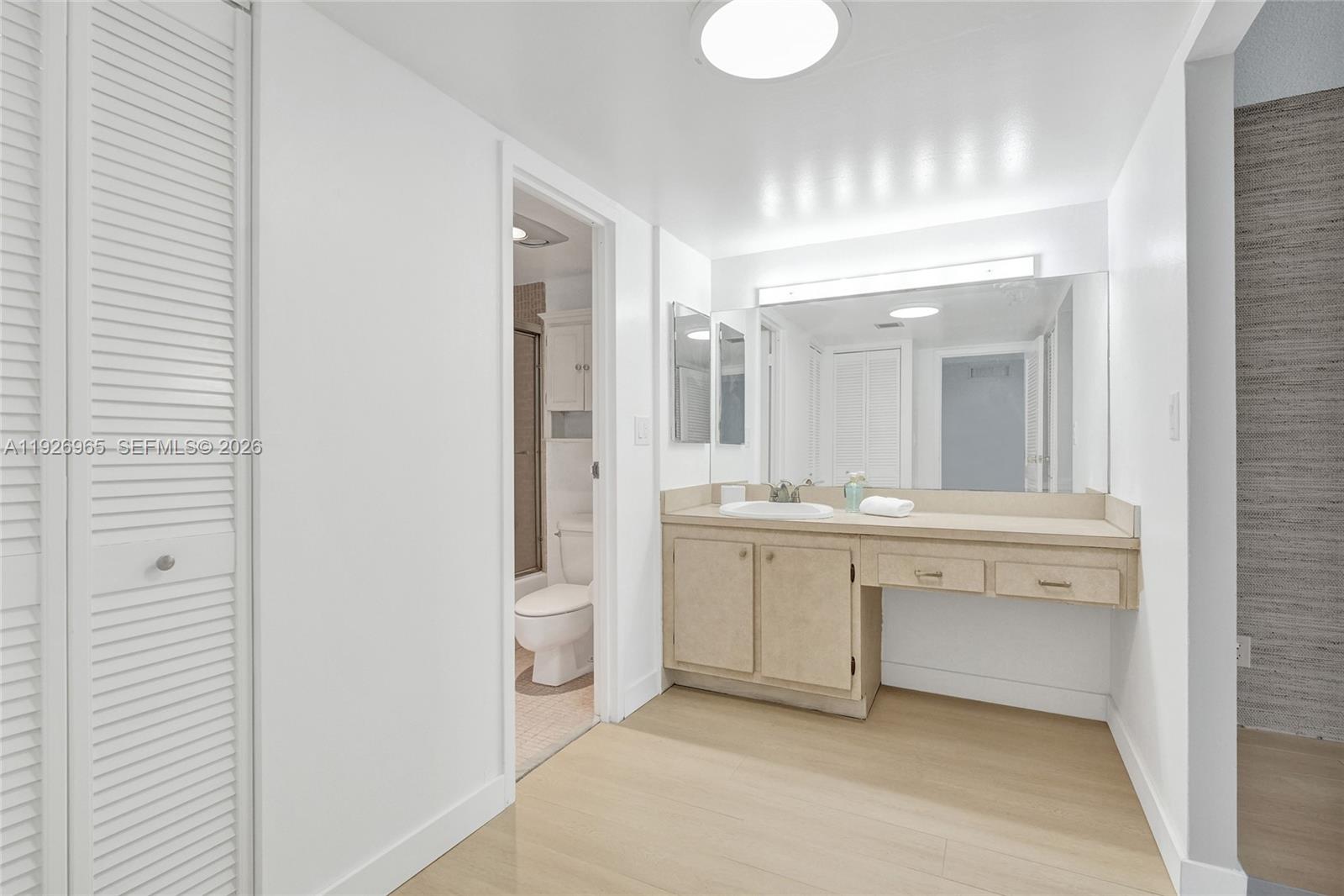 image Arlen House East28