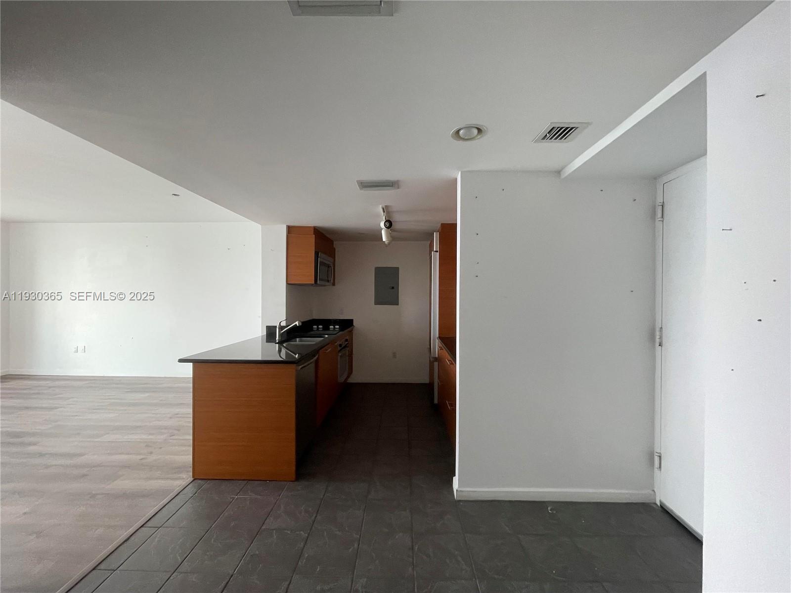 50 Biscayne Blvd #4105 Miami, FL 33132